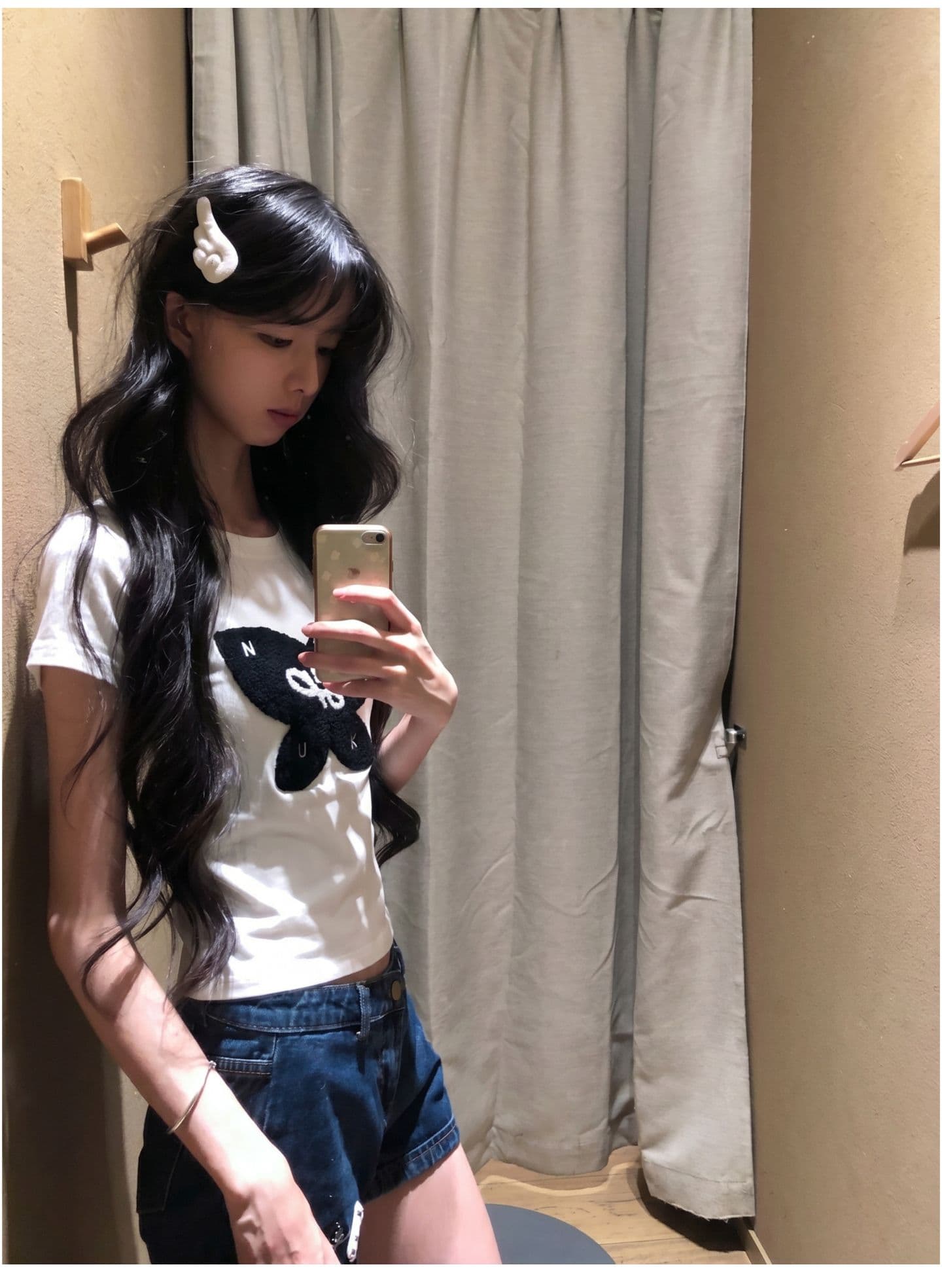 광저우 원단 수건 자수 벨트 어깨 선 210 그램 95 면 40s 오스트리아 델 검정색 꽃 자수 반팔 상세 이미지 5