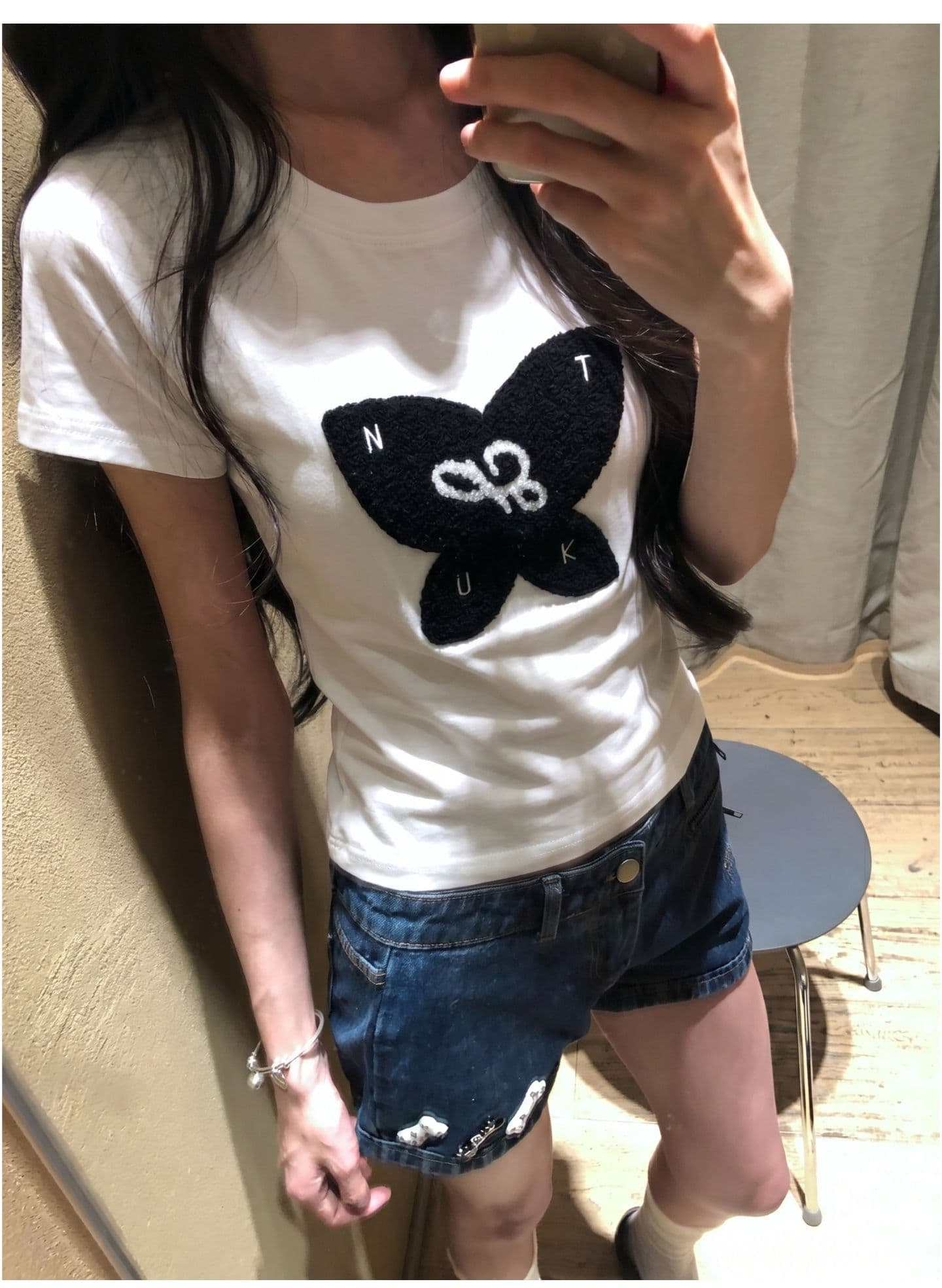 광저우 원단 수건 자수 벨트 어깨 선 210 그램 95 면 40s 오스트리아 델 검정색 꽃 자수 반팔 상세 이미지 7