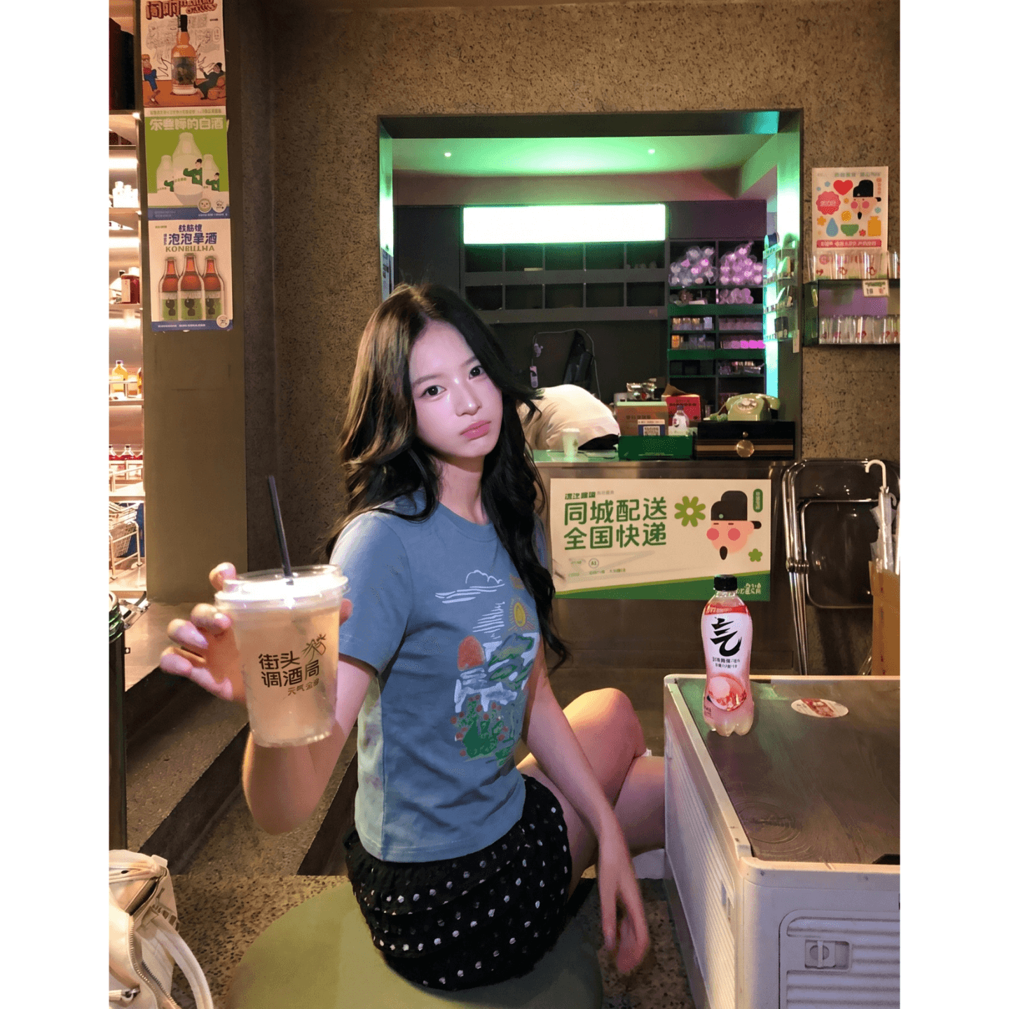 광저우 원단 인쇄 완제품 210 그램 95 면 40s 오스트리아 델 풍경 프린트 파란색 쇼트 스타일 티셔츠 이미지 4