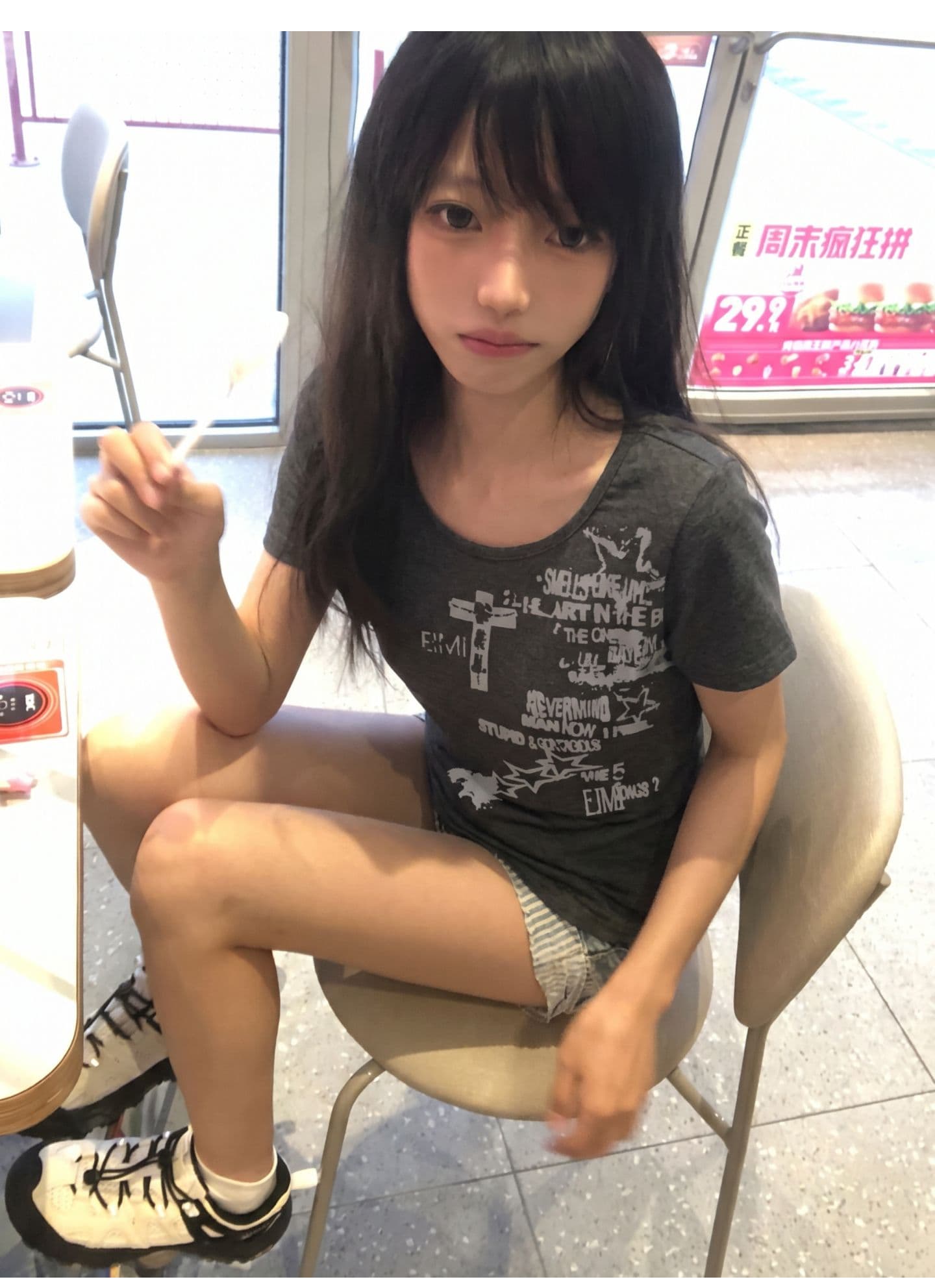 광저우 원단 디지털 직분사 완제품 210 그램 95 면 40s 오스트리아 델 십자가 낙서 반팔 상세 이미지 7