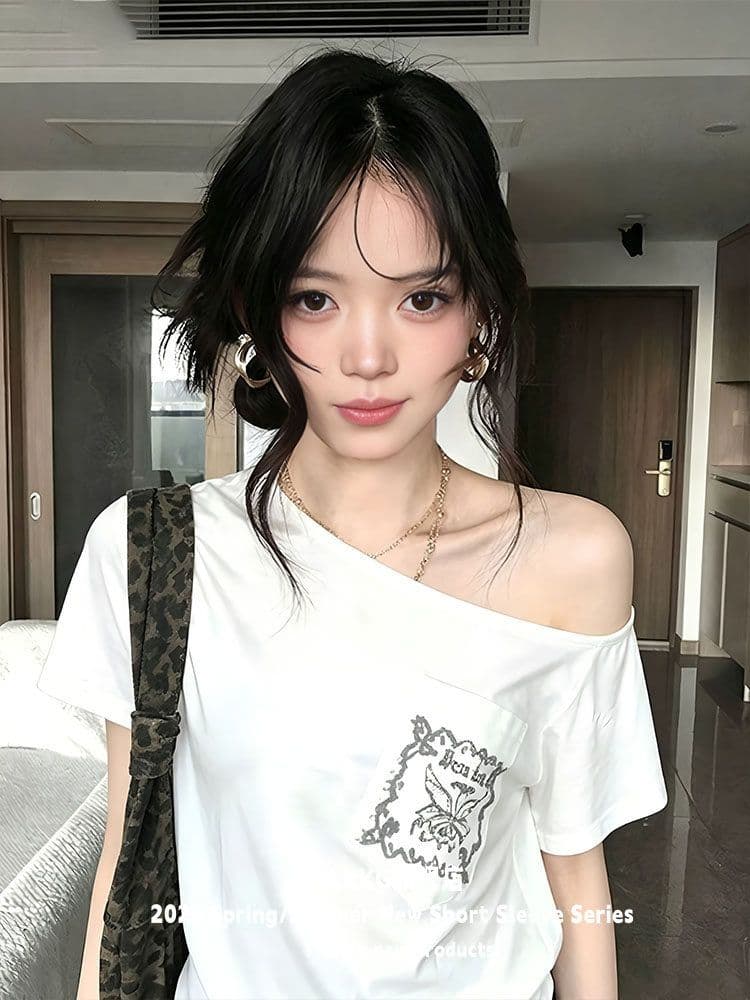 아메리칸 비스듬한 어깨 프린트 반팔 티셔츠 여성 여름 루즈핏 오프숄더 핫걸 레트로 디자인 센스 주머니 작은 셔츠 맨위 상세 이미지 3