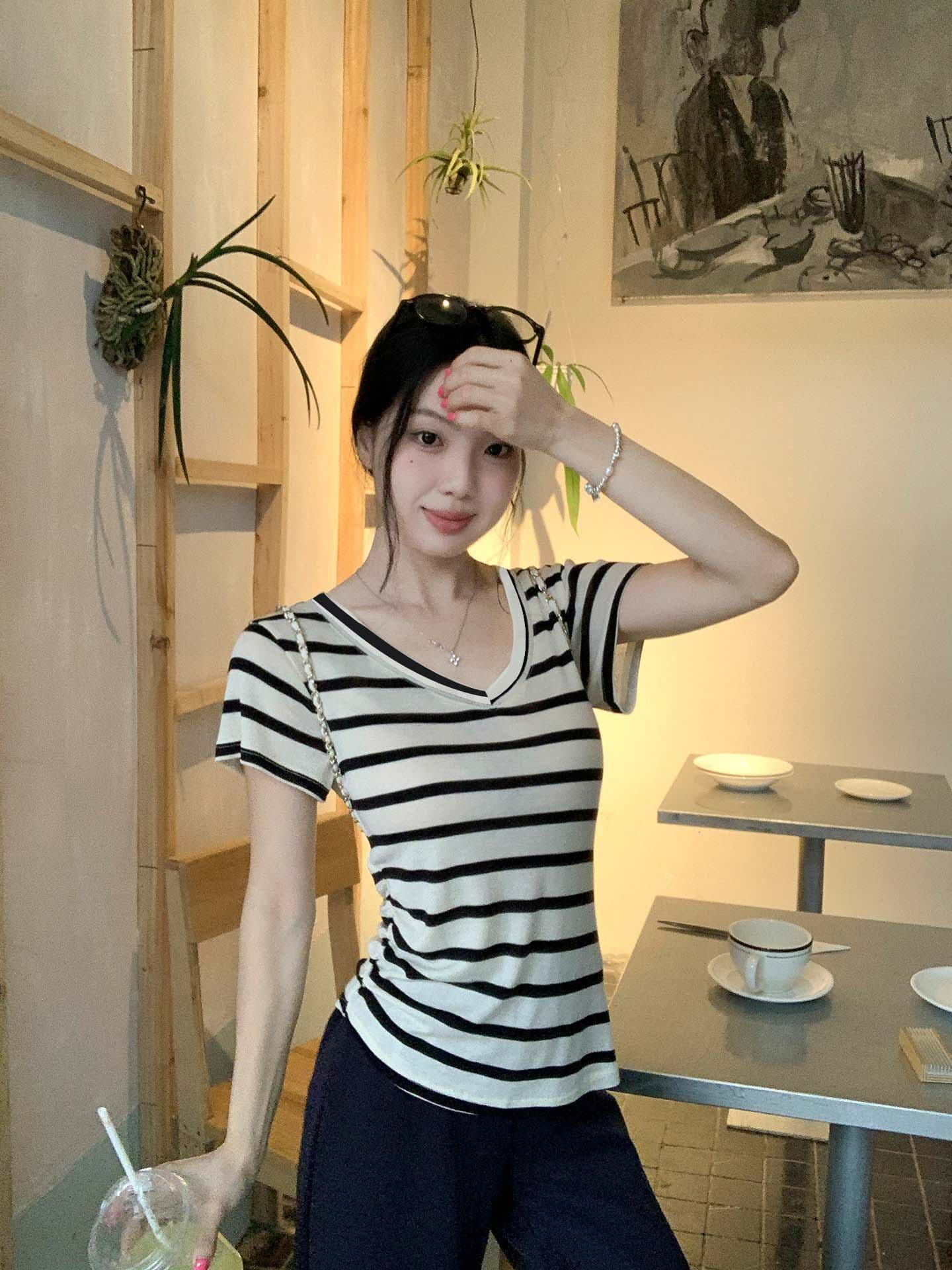 원본 종류 광저우 원단 한 부서 레트로 배색 V넥 스트라이프 반팔 티셔츠 이미지 4