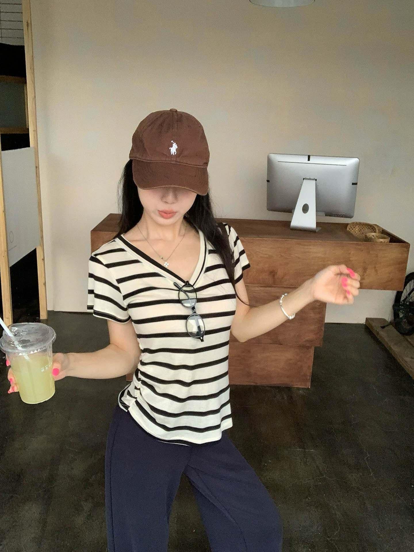원본 종류 광저우 원단 한 부서 레트로 배색 V넥 스트라이프 반팔 티셔츠 상세 이미지 6