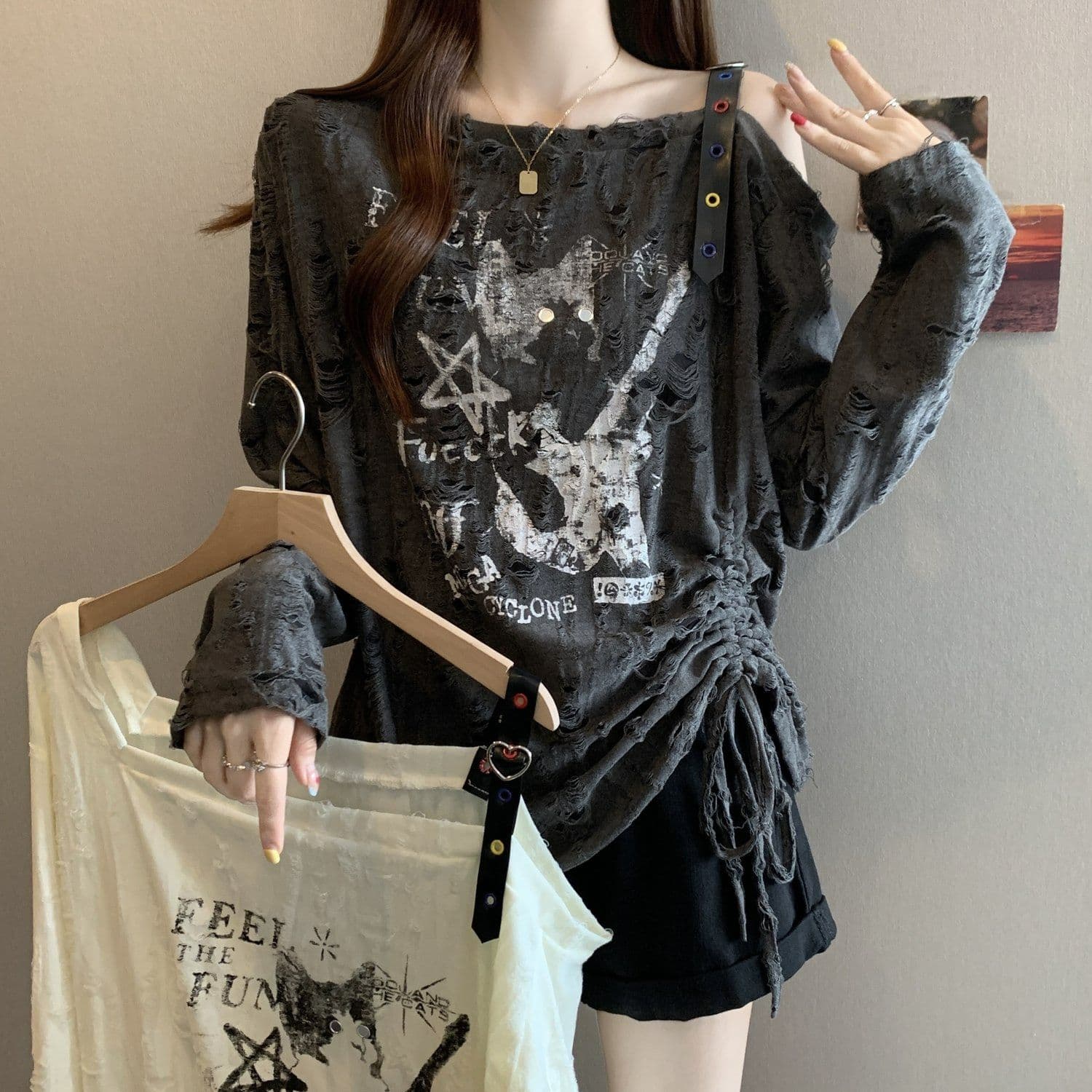 프랑스식 찢어진 부분 Chic 오프숄더 긴팔 티셔츠 여성 2026 조기 봄 가을 불규칙 펌프 로프 작은 셔츠 맨위 상세 이미지 9