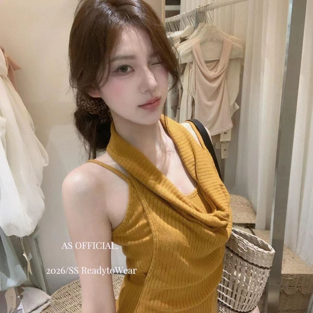 2026 여름 아름다움 뒤로 흔들다 칼라 페이크 레이어드 핫걸 맨위 단색 디스플레이 화이트 행침 목 작은 슬링 조끼 여성 이미지 2