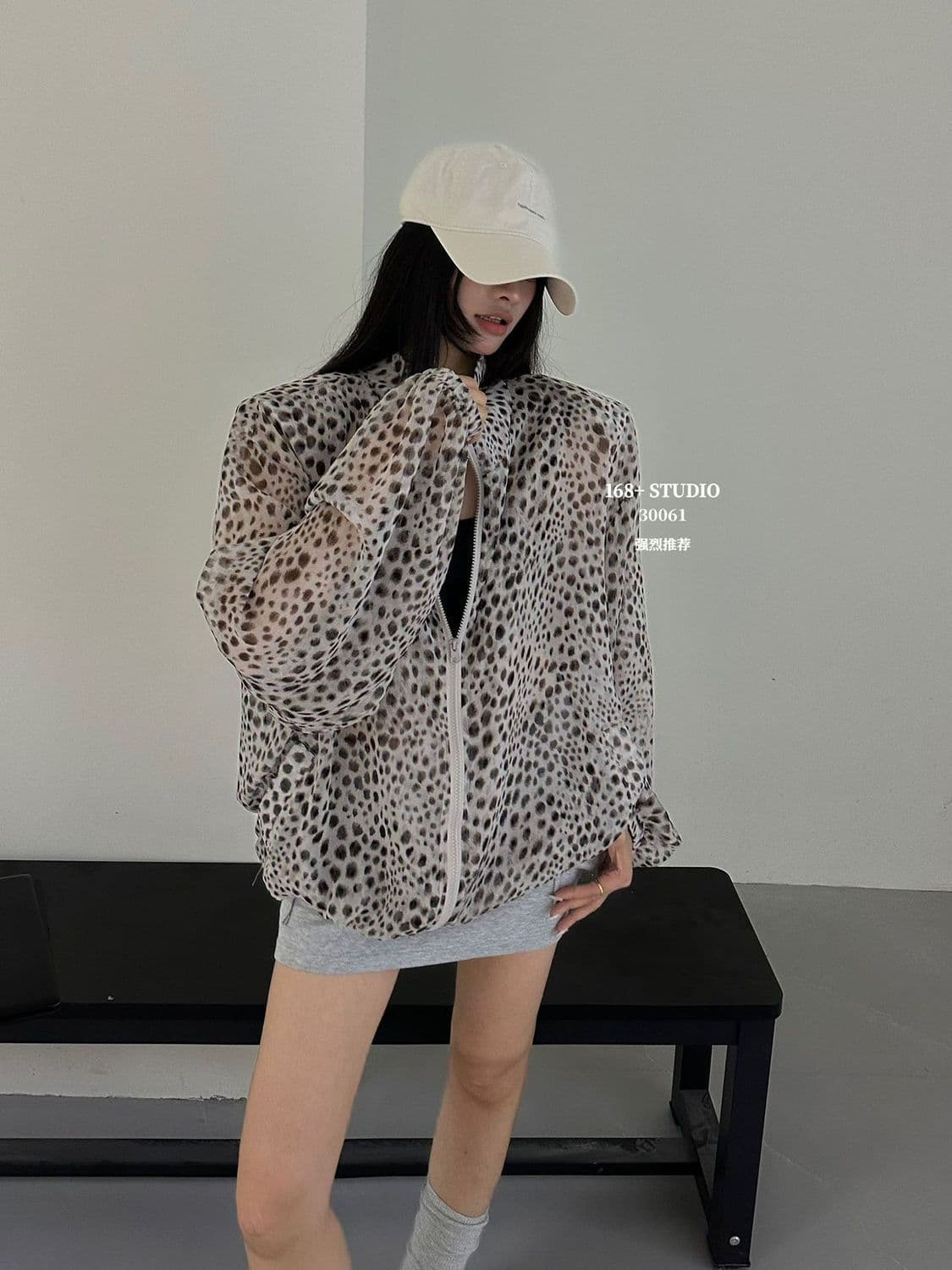 아메리칸 레트로 레오파드 무늬 자외선 차단 여성 코트 여름 얇은 스타일 루즈핏 스탠드 칼라 핫걸 바람 캐주얼 운동 재킷 맨위 상세 이미지 1