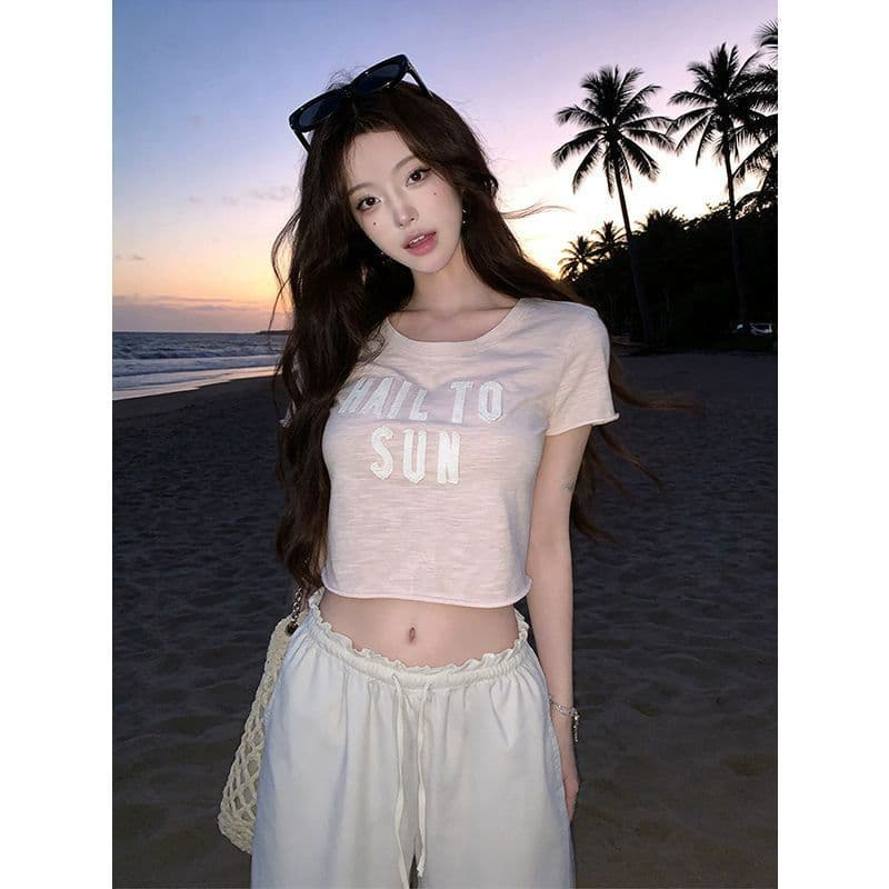 달콤한 스타일 핑크색 알파벳 프린트 라운드 넥 긍정적 인 어깨 반팔 티셔츠 여성 여름 새로운 몸매 가꾸기 슬림해 보이는 다용도 맨위 이미지 2