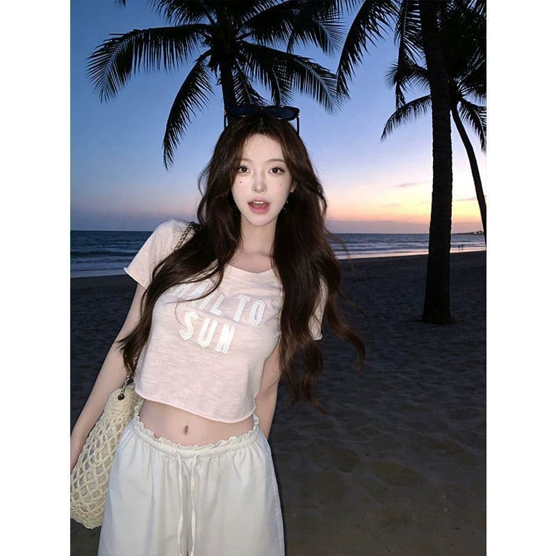 달콤한 스타일 핑크색 알파벳 프린트 라운드 넥 긍정적 인 어깨 반팔 티셔츠 여성 여름 새로운 몸매 가꾸기 슬림해 보이는 다용도 맨위 이미지 5