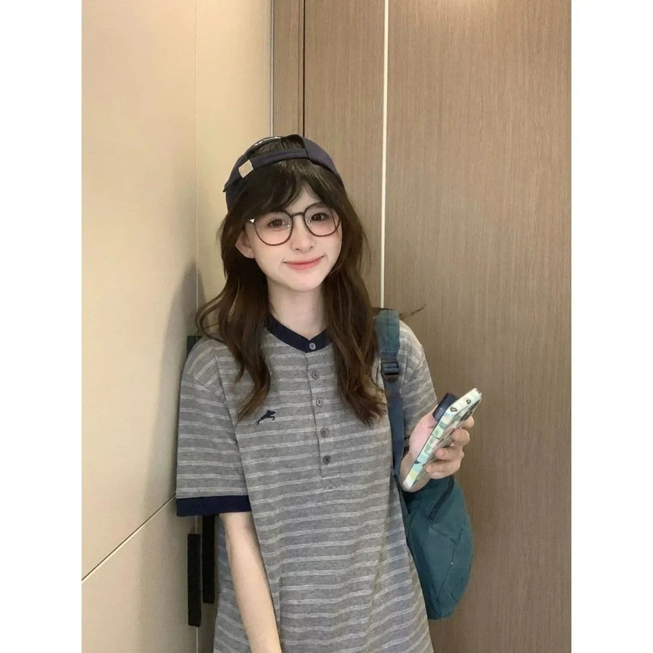 광저우 원단 60 면 40 폴리 에스터 이후 패키지 칼라 뒤로 3 차원 자수 반팔 티셔츠 여성 상세 이미지 2