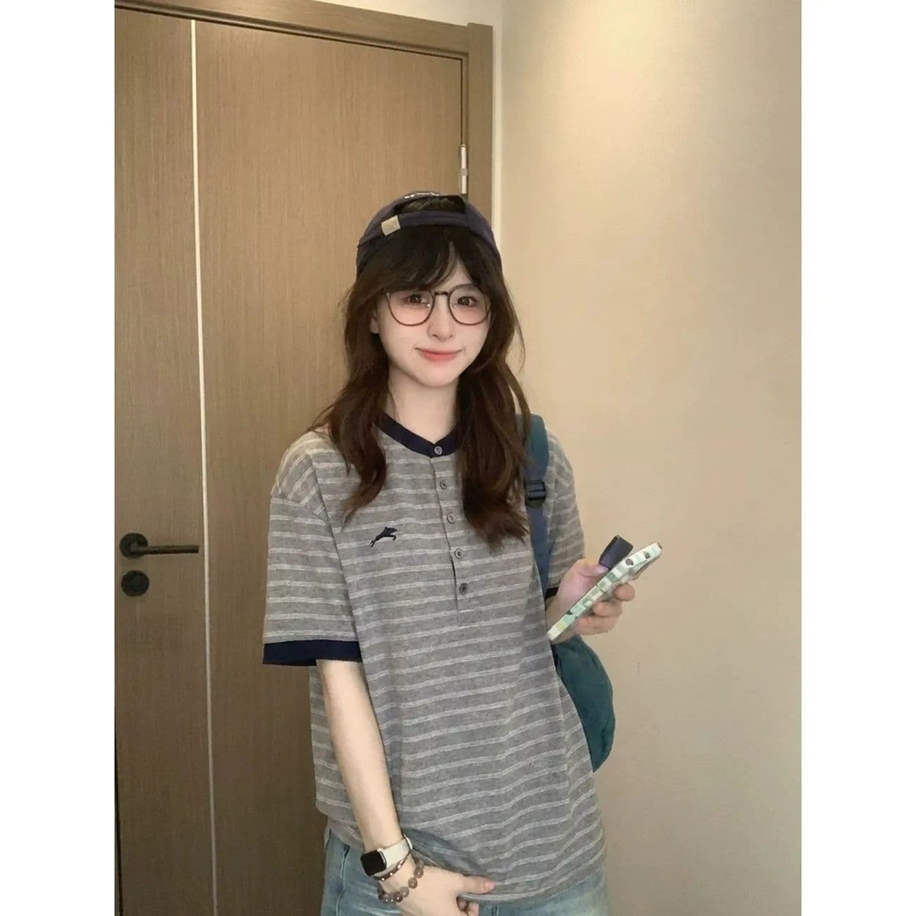 광저우 원단 60 면 40 폴리 에스터 이후 패키지 칼라 뒤로 3 차원 자수 반팔 티셔츠 여성 상세 이미지 3
