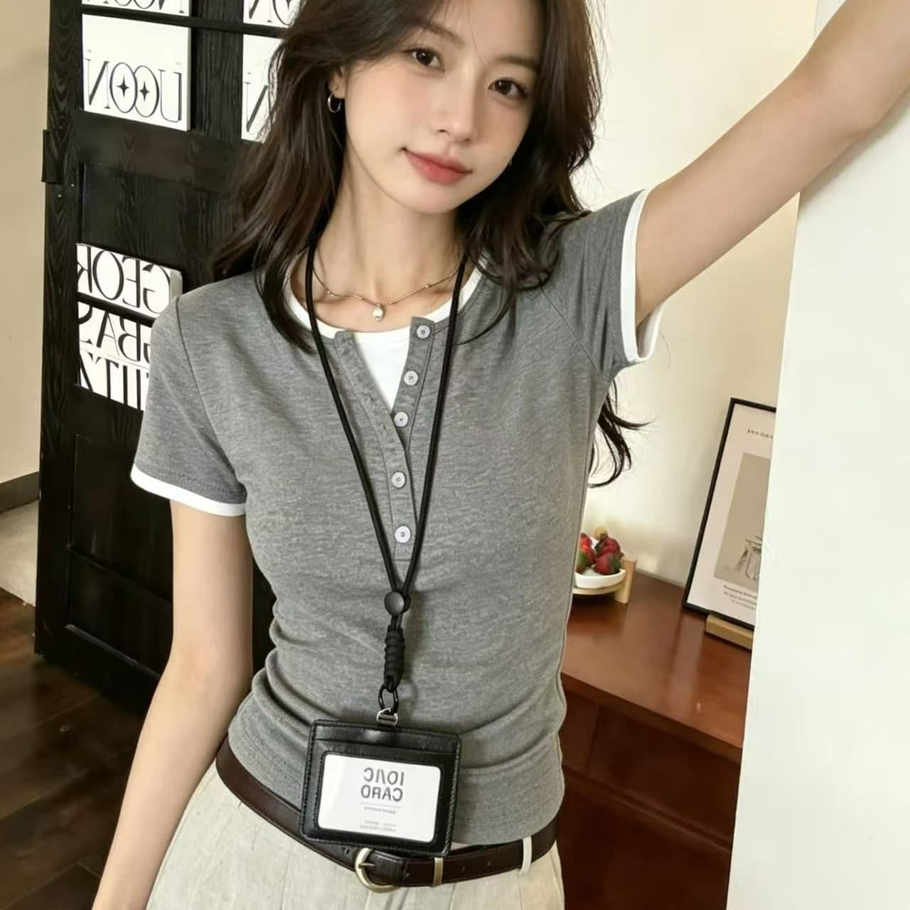 92 면 8 암모니아 Lun 회색 페이크 레이어드 V넥 반팔 티셔츠 여성 여름 헨리 칼라 동정 맨위 이미지 5