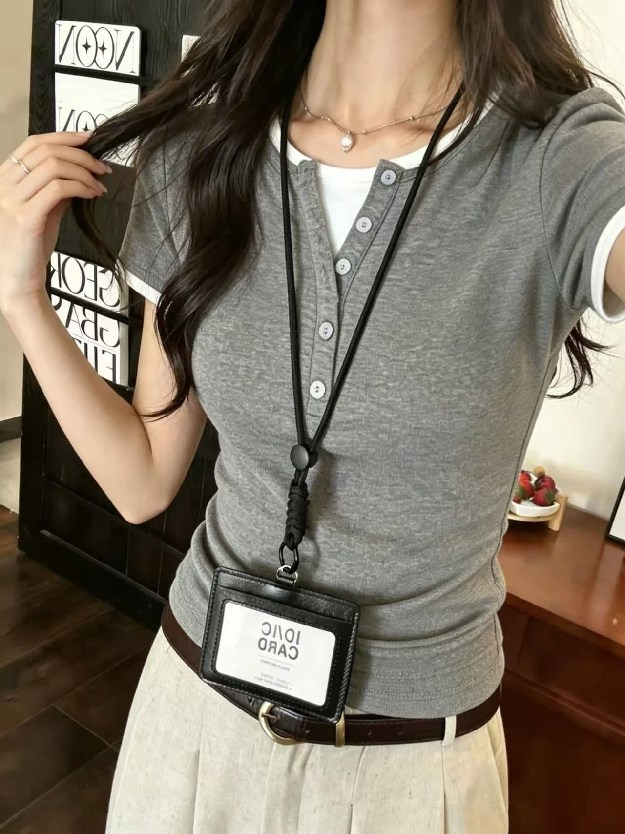 92 면 8 암모니아 Lun 회색 페이크 레이어드 V넥 반팔 티셔츠 여성 여름 헨리 칼라 동정 맨위 상세 이미지 3
