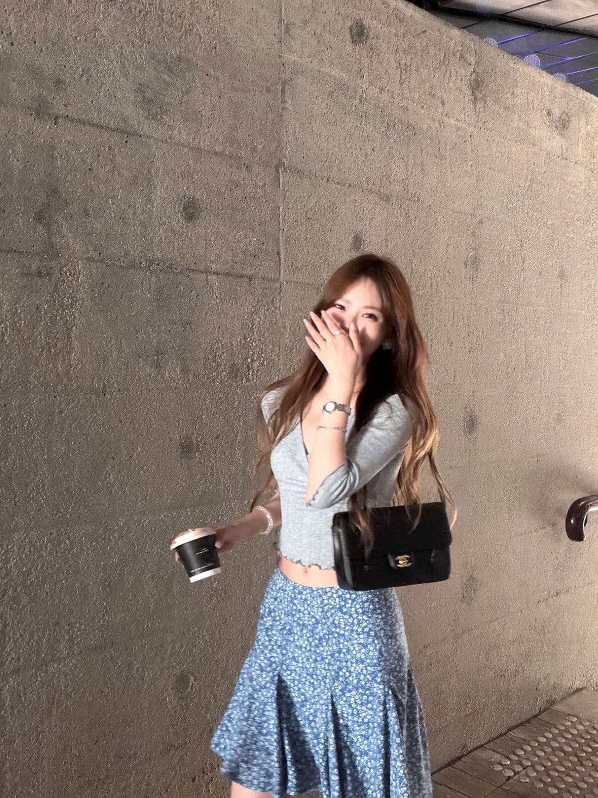 빛 산소 soft 눈 아름다움 센스 한 부서 부드러운 십자가 칼라 웨이브 측면 몸매 가꾸기 중간 소매 맨위 상세 이미지 3