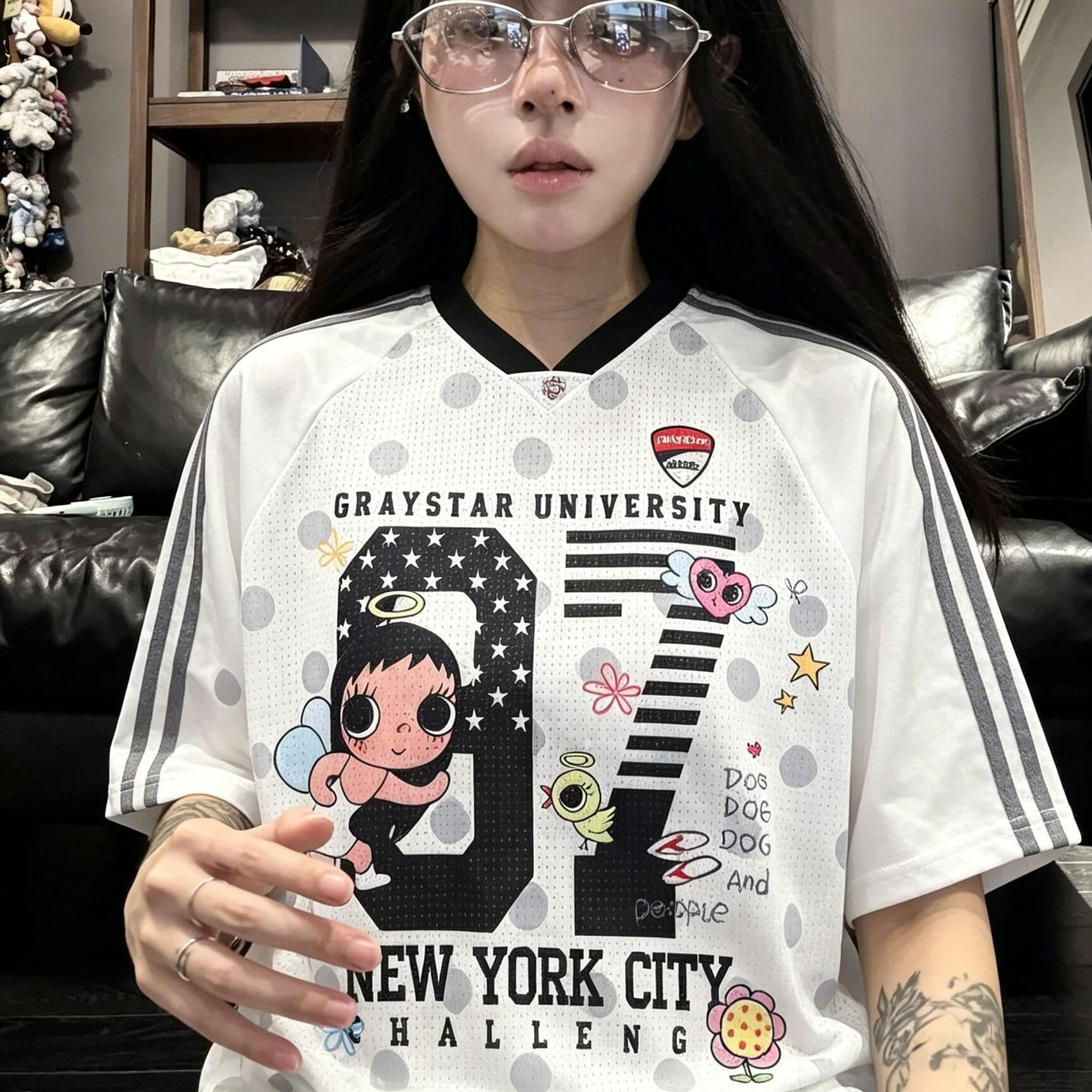 원본 명중 이사회 좋은 품질 원본 네클라인 광저우 원단 V넥 반팔 티셔츠 여성 이미지 5
