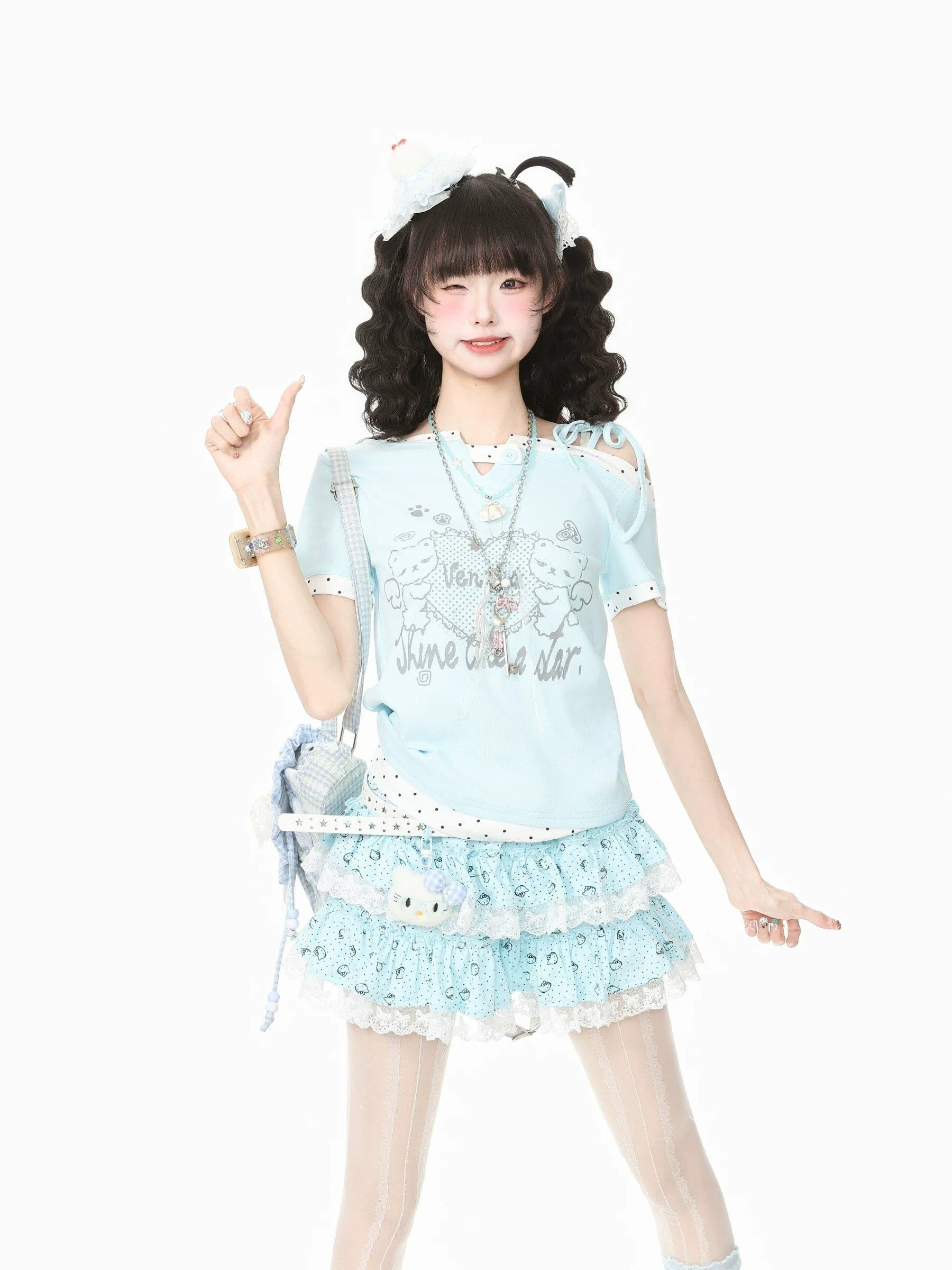40 1 1 오스트리아 세대 서울 면 210 그램 프린트 패치워크 페이크 레이어드 V넥 오프숄더 스트랩 반팔 티셔츠 여성 셔츠 상세 이미지 2