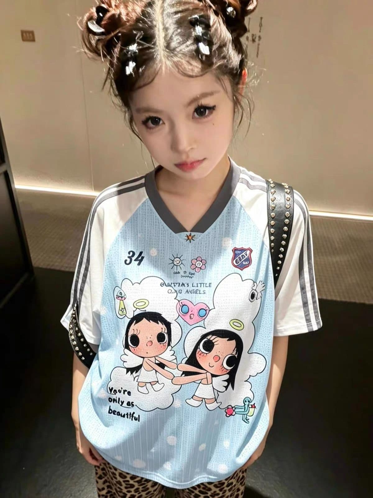 색상 차이 없음 원본 명중 에디션 루즈핏 에디션 광저우 원단 V넥 반팔 티셔츠 여성 상세 이미지 4