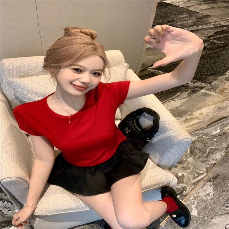 나비 자수 홀로우 아웃 라운드 넥 반팔 티셔츠 여성 여름 디자인 센스 작은 대중 몸매 가꾸기 핫걸 쇼트 스타일 빨간색 맨위 상세 이미지 3