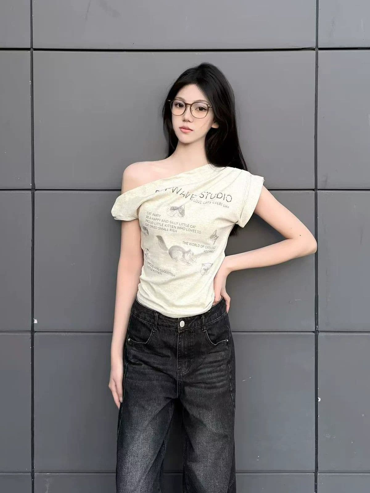 원본 품질 핫걸 비스듬한 어깨 프린트 티셔츠 여성 디자인 센스 불규칙 몸매 가꾸기 상세 이미지 6