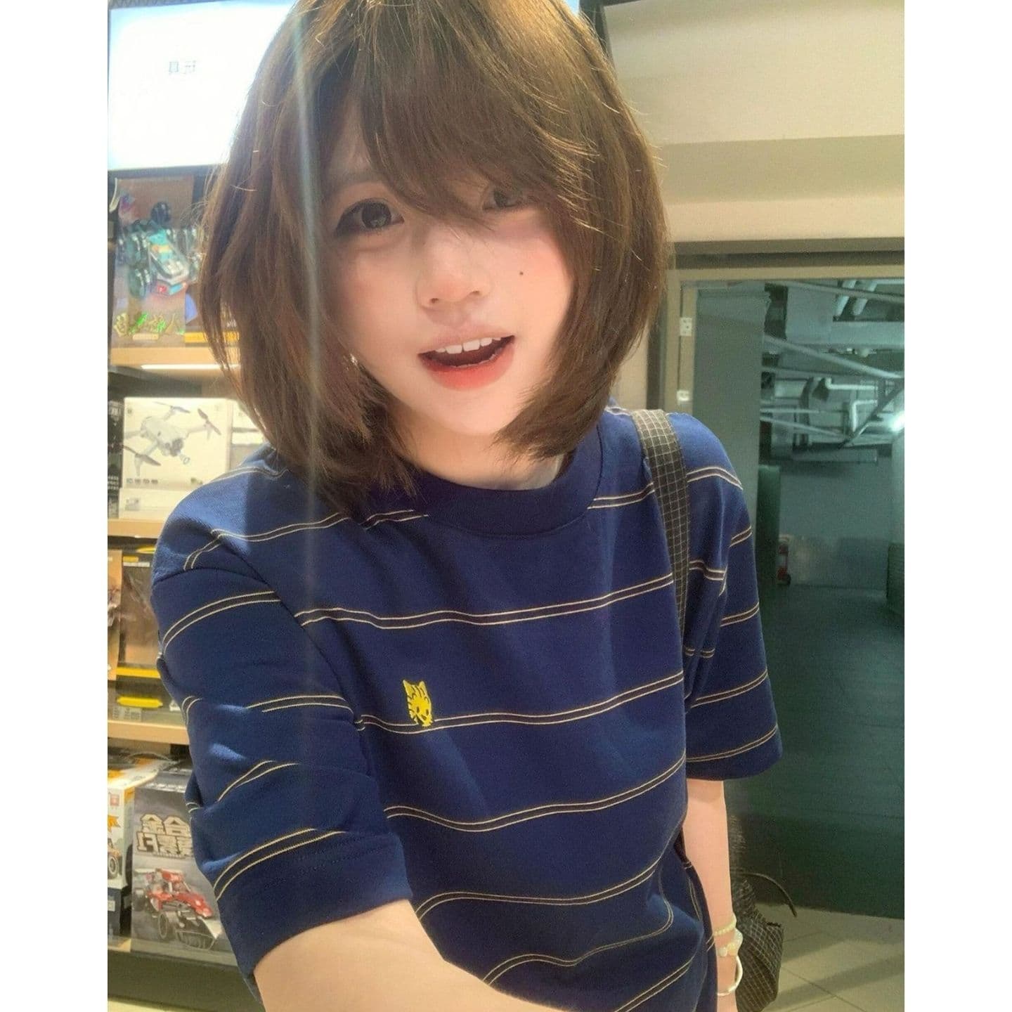 광저우 원단 원본 원단 자수 프린트 아메리칸 레트로 만화 셔츠 스트라이프 반팔 여름 맨위 이미지 3