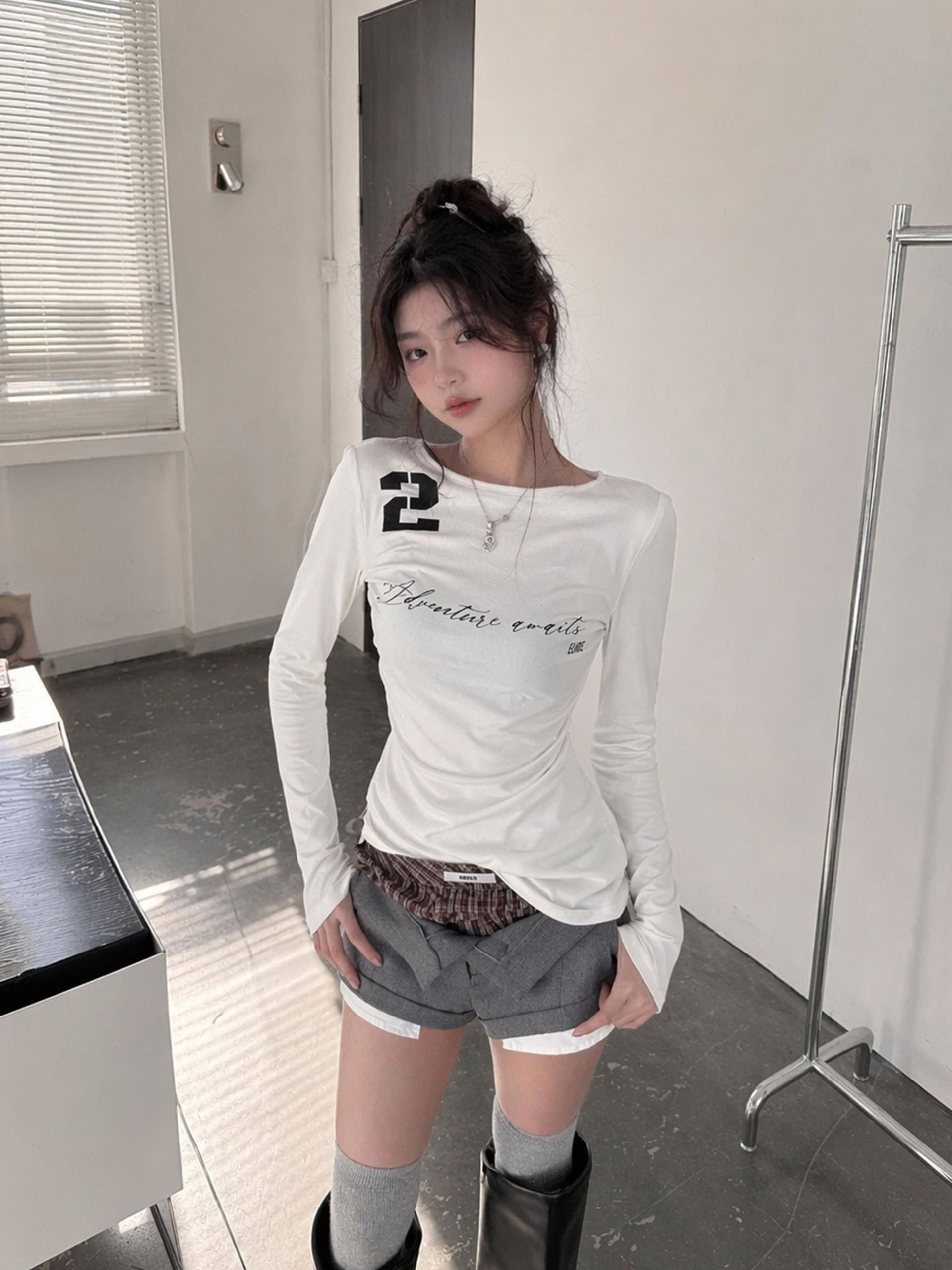 사람들 면 알파벳 프린트 긴팔 티셔츠 여성 몸매 가꾸기 주름 허리 수축 쇼트 스타일 라운드 넥 슬림해 보이는 핫걸 만나는 맨위 상세 이미지 4