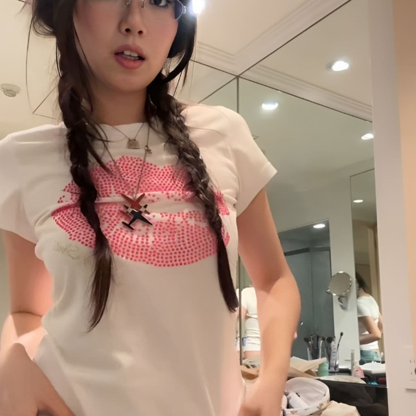 광저우 원단 전체 다이아몬드 세팅 다이아몬드 세팅 빨간 입술 여름 반팔 티셔츠 맨위 여성 디자인 센스 트렌디 이미지 5