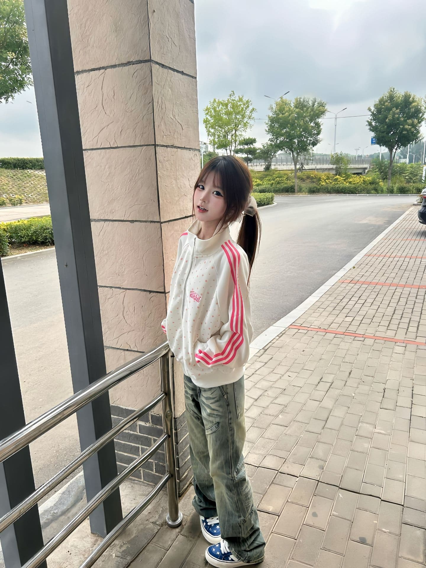 얇은 스타일 털이 있는 원본 솜씨 자수 리본 순수한 Mianhua 면 복합 지퍼 후드티 여성 상세 이미지 5