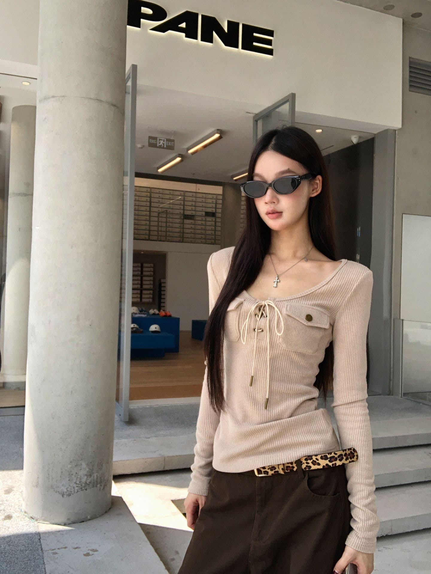 De 플러시 살구 색상 긴팔 티셔츠 다용도 작은 대중 디자인 센스 외국 가스 몸매 가꾸기 슬림해 보이는 인사이드 가져 가라. 기본 셔츠 쇼트 스타일 맨위 이미지 3