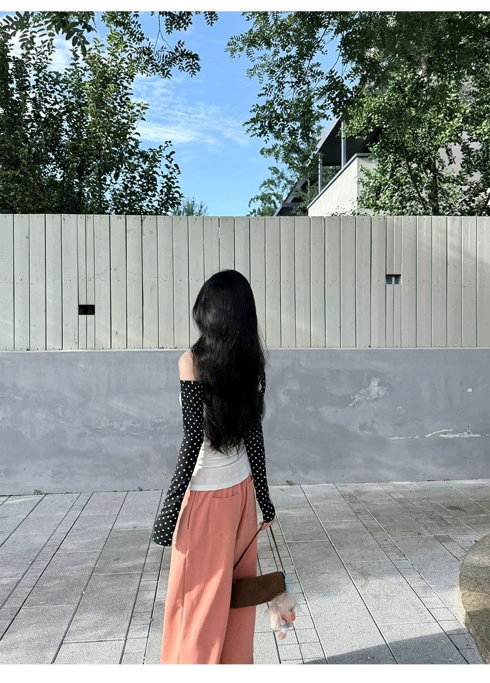 라이 경기 서울 삼색 도트 무늬 비스듬한 어깨 긴팔 티셔츠 여성 몸매 가꾸기 슬림해 보이는 디자인 센스 맨위 상세 이미지 13