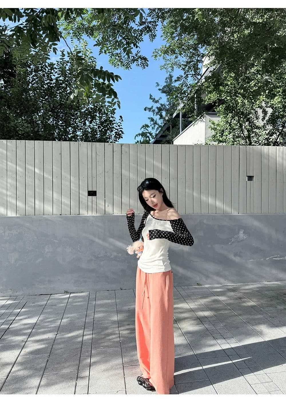 라이 경기 서울 삼색 도트 무늬 비스듬한 어깨 긴팔 티셔츠 여성 몸매 가꾸기 슬림해 보이는 디자인 센스 맨위 상세 이미지 16