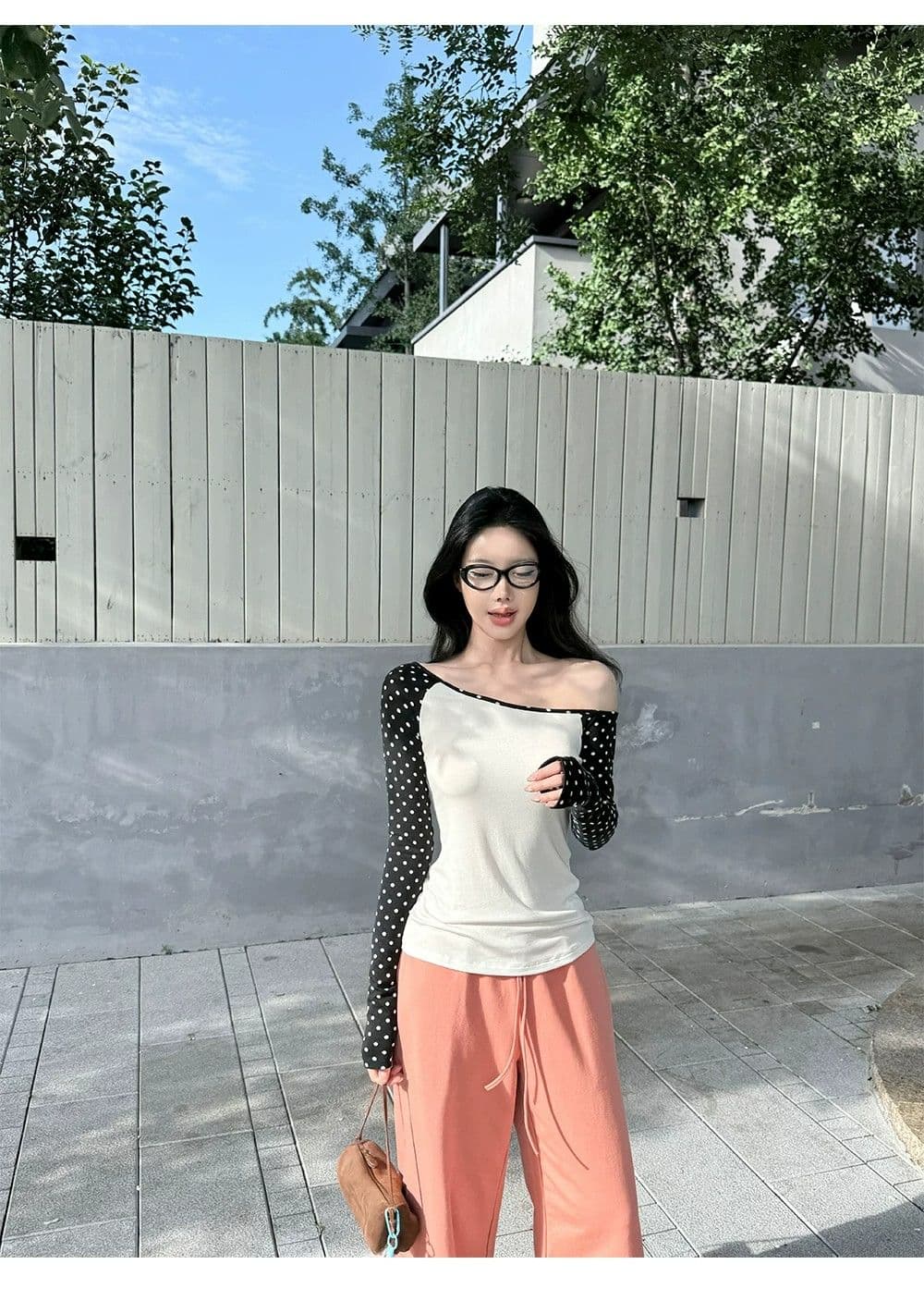 라이 경기 서울 삼색 도트 무늬 비스듬한 어깨 긴팔 티셔츠 여성 몸매 가꾸기 슬림해 보이는 디자인 센스 맨위 상세 이미지 25