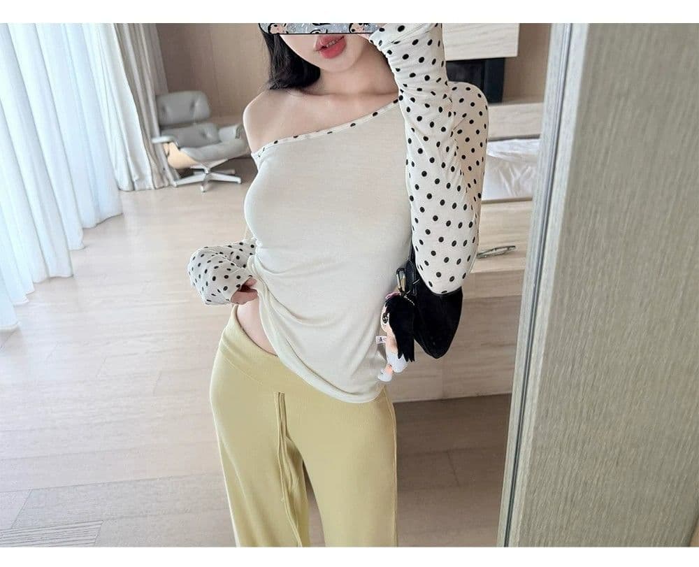 라이 경기 서울 삼색 도트 무늬 비스듬한 어깨 긴팔 티셔츠 여성 몸매 가꾸기 슬림해 보이는 디자인 센스 맨위 상세 이미지 31
