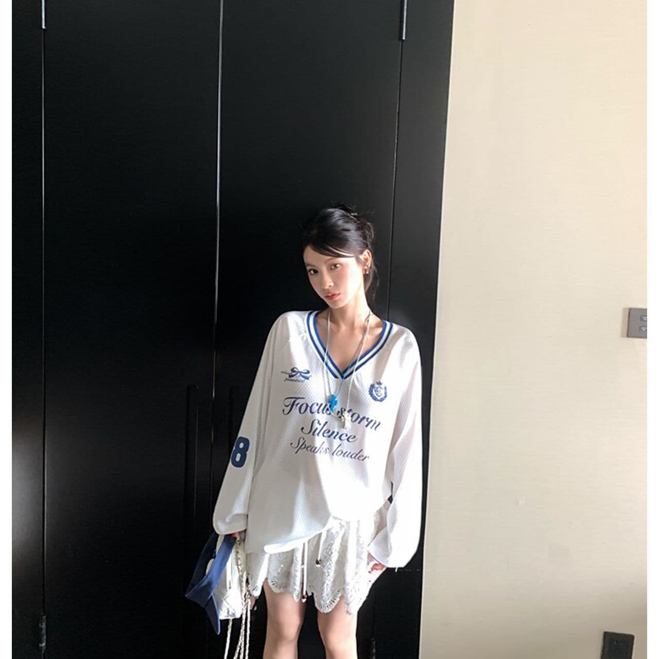 원본 원단 구멍 천 아메리칸 알파벳 프린트 공 서비스 저지 배색 V넥 긴팔 티셔츠 메쉬 태양 보호 셔츠 여성 가을 상세 이미지 9
