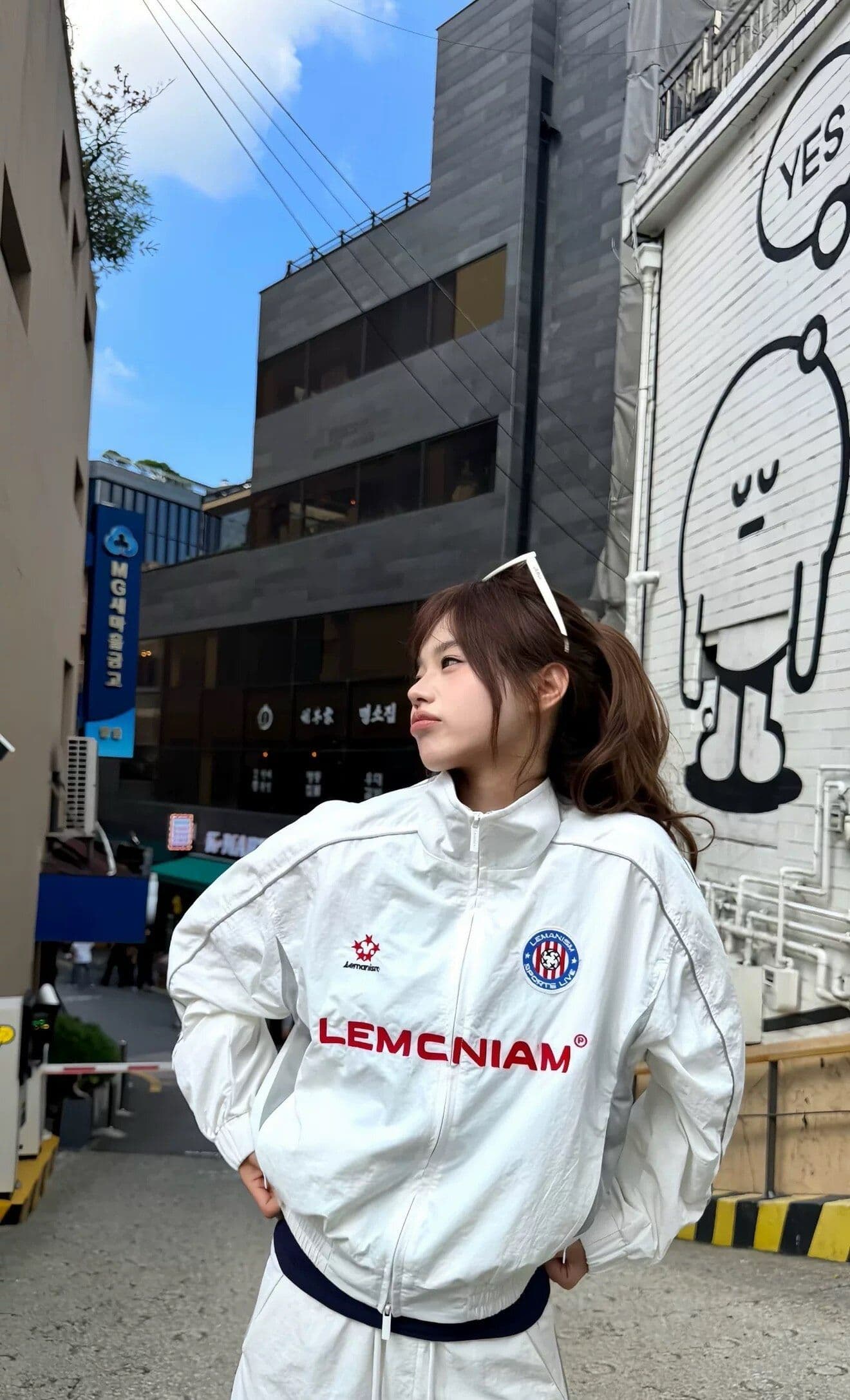 좋은 품질 원본 품질 두꺼운 탑 실크 길다 자수 패치워크 스탠드 칼라 재킷 여성 코트 가을 야구 유니폼 상세 이미지 3