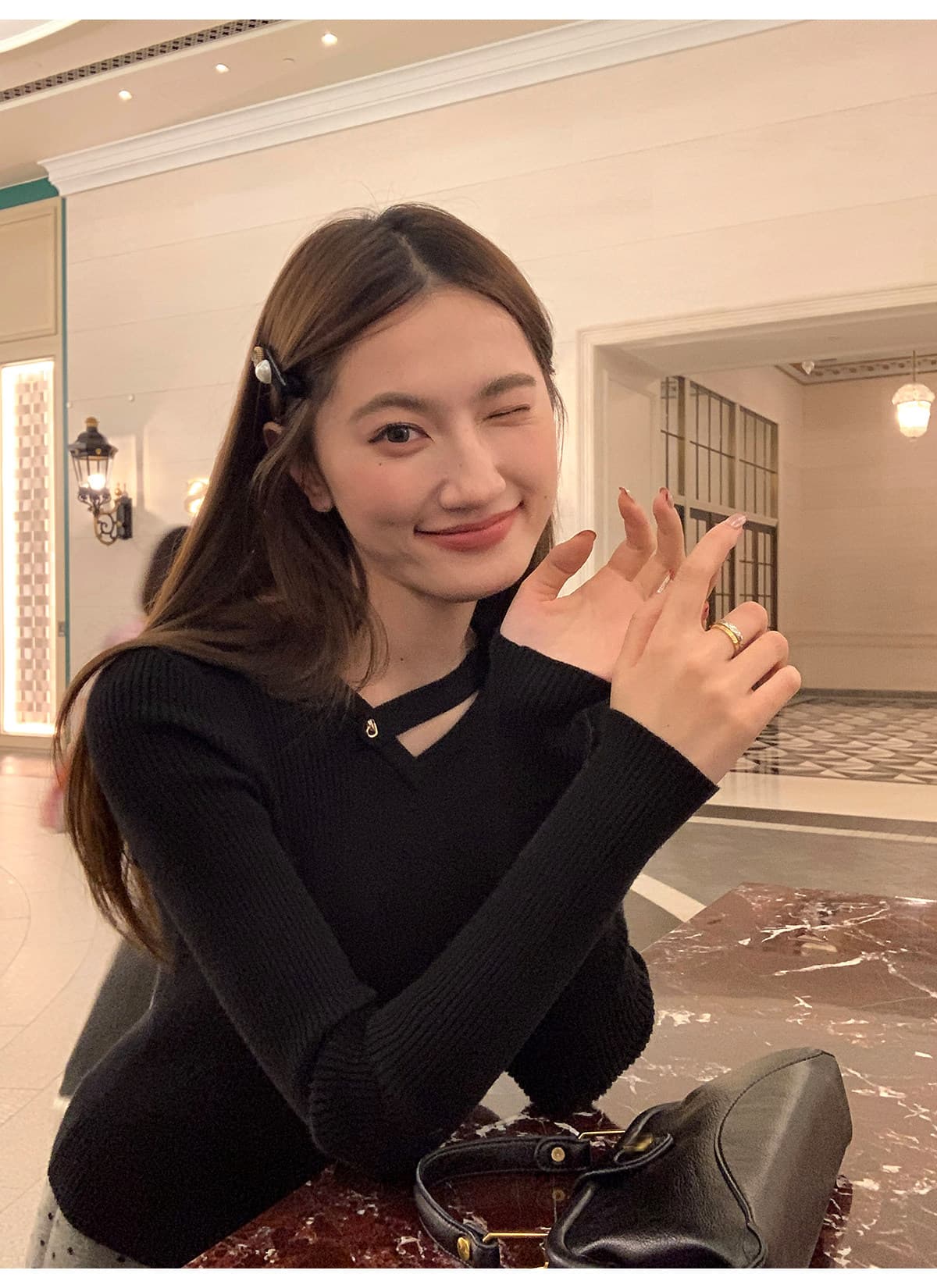 안녕하세요. 대포 V넥 만나는 니트 스웨터 여성 가을 겨울 2025 년 새로운 몸매 가꾸기 슬림해 보이는 품격 디자인 센스 맨위 상세 이미지 2