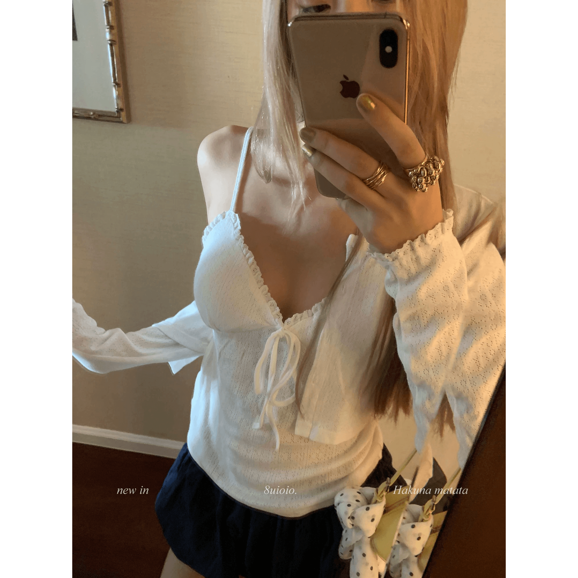 8uioio 첫사랑 끓인 물 화이트 V넥 캐미솔 외부 가져 가라. 긴팔 맨위 블라우스 쇼트 스타일 투피스 세트 상세 이미지 4
