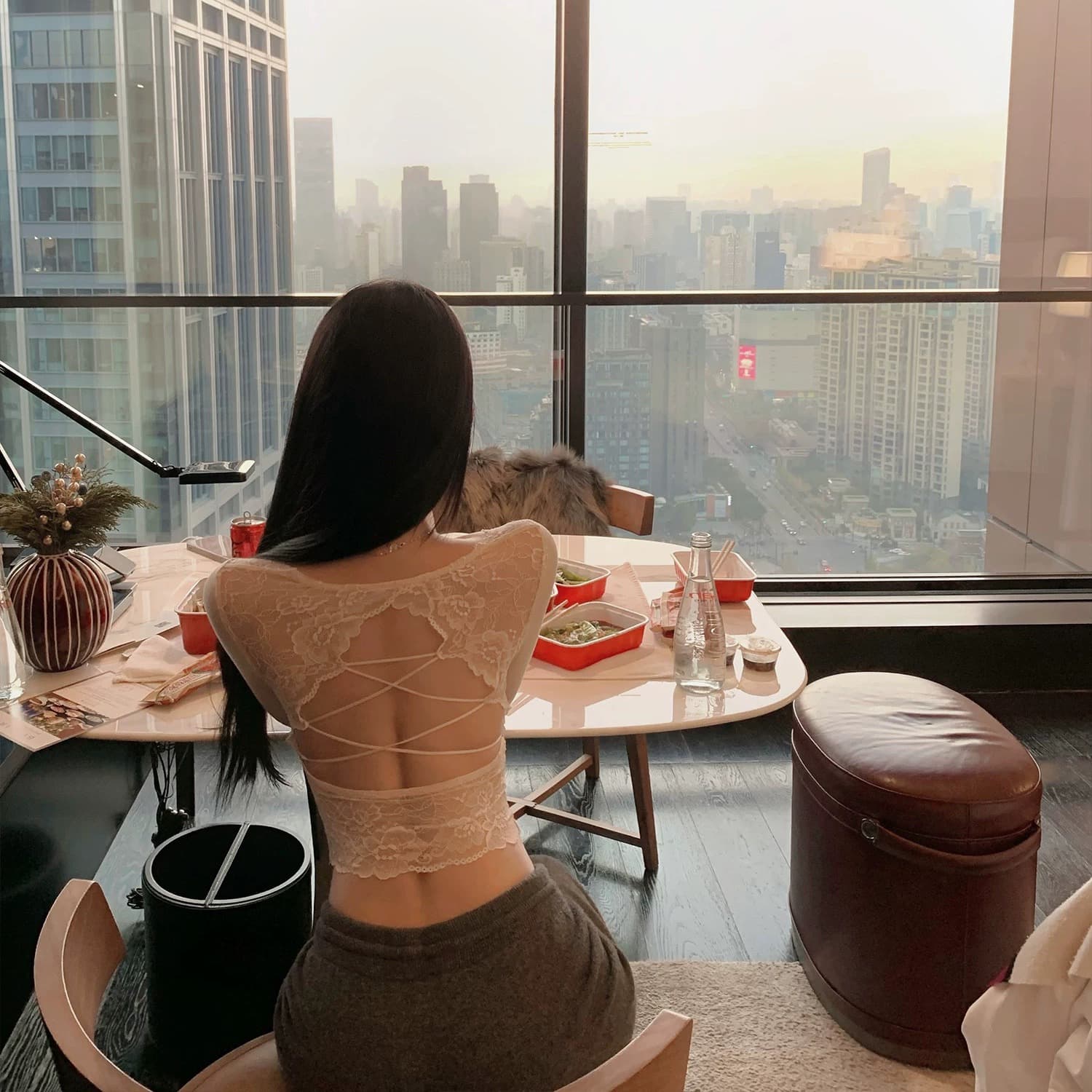 jayky yang 뒤로보기 뮤즈 작은 V넥 레이스 레이스 기본 셔츠 펌프 Pleat 디자인 센스 다용도 맨위 이미지 3