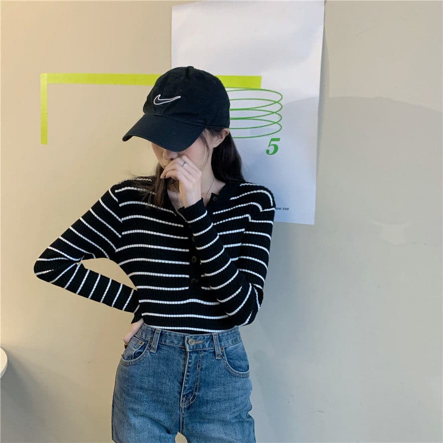 흑인과 백인 색상 고급 센스 배색 스트라이프 반 개방 칼라 니트 스웨터 여성 봄 새로운 품격 다용도 슬림해 보이는 기본 셔츠 상세 이미지 8