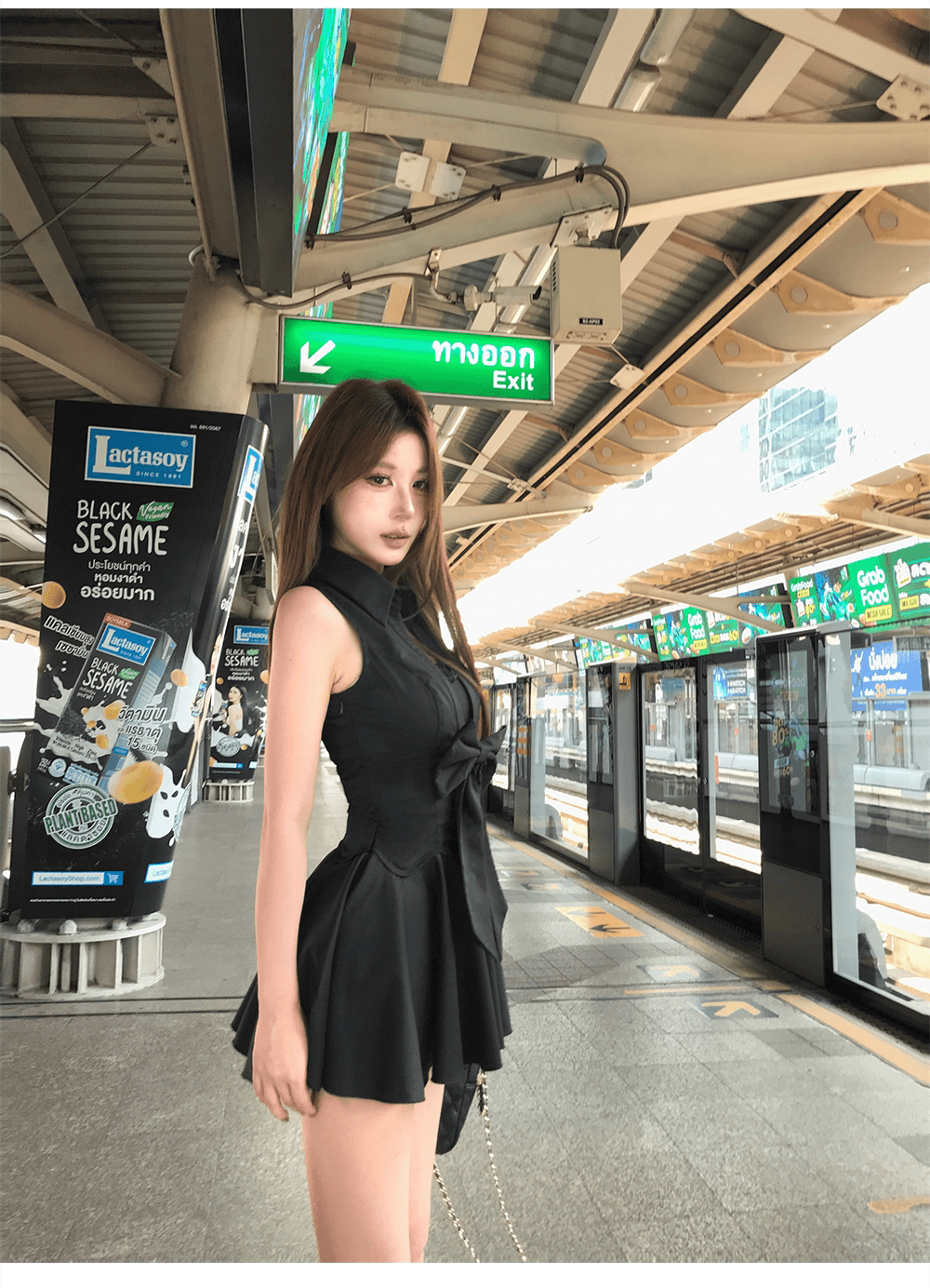 로얄 자매 그는 벤 바람 검정색 polo 셔츠 민소매 드레스 품격 슈퍼 잘 생긴 허리 수축 한 마디 퍼프 짧은 치마 상세 이미지 4