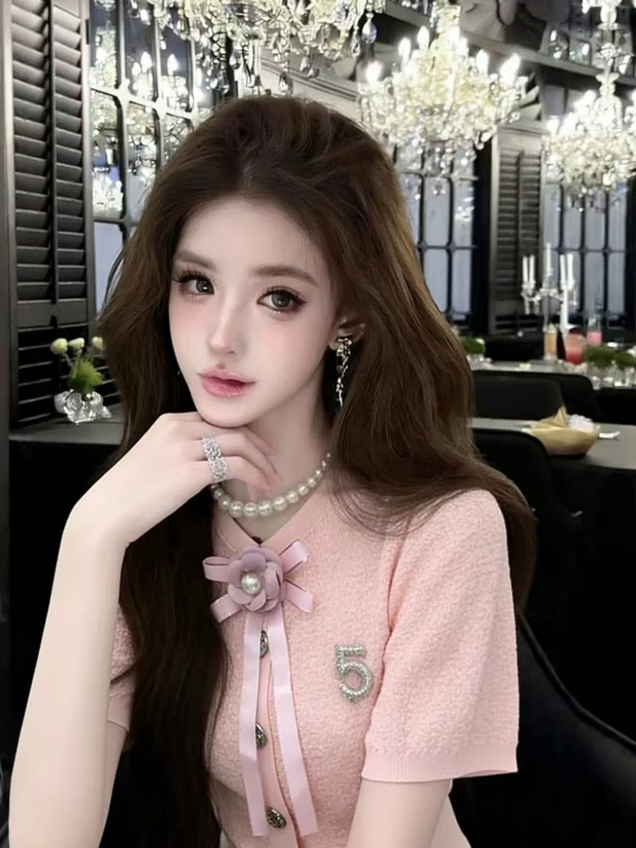 lym studio 나비 매듭 반팔 티셔츠 여성 화이트 진주 장식 몸매 가꾸기 슬림해 보이는 다용도 맨위
