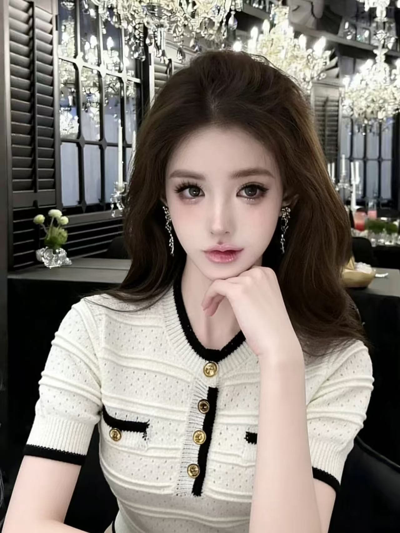lym studio 프랑스식 작은 샤넬 스타일 배색 라운드 넥 반팔 니트 스웨터 여성 화이트 골드 버클 품격 맨위 상세 이미지 3