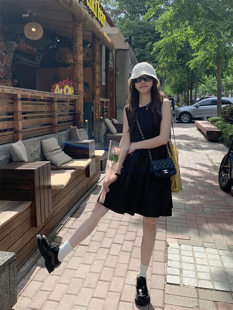 2026 여름 새로운 민소매 패치워크 진자 루즈핏 인형 여성 드레스 디자인 센스 미니멀리즘 라운드 넥 작은 검은 드레스 상세 이미지 7