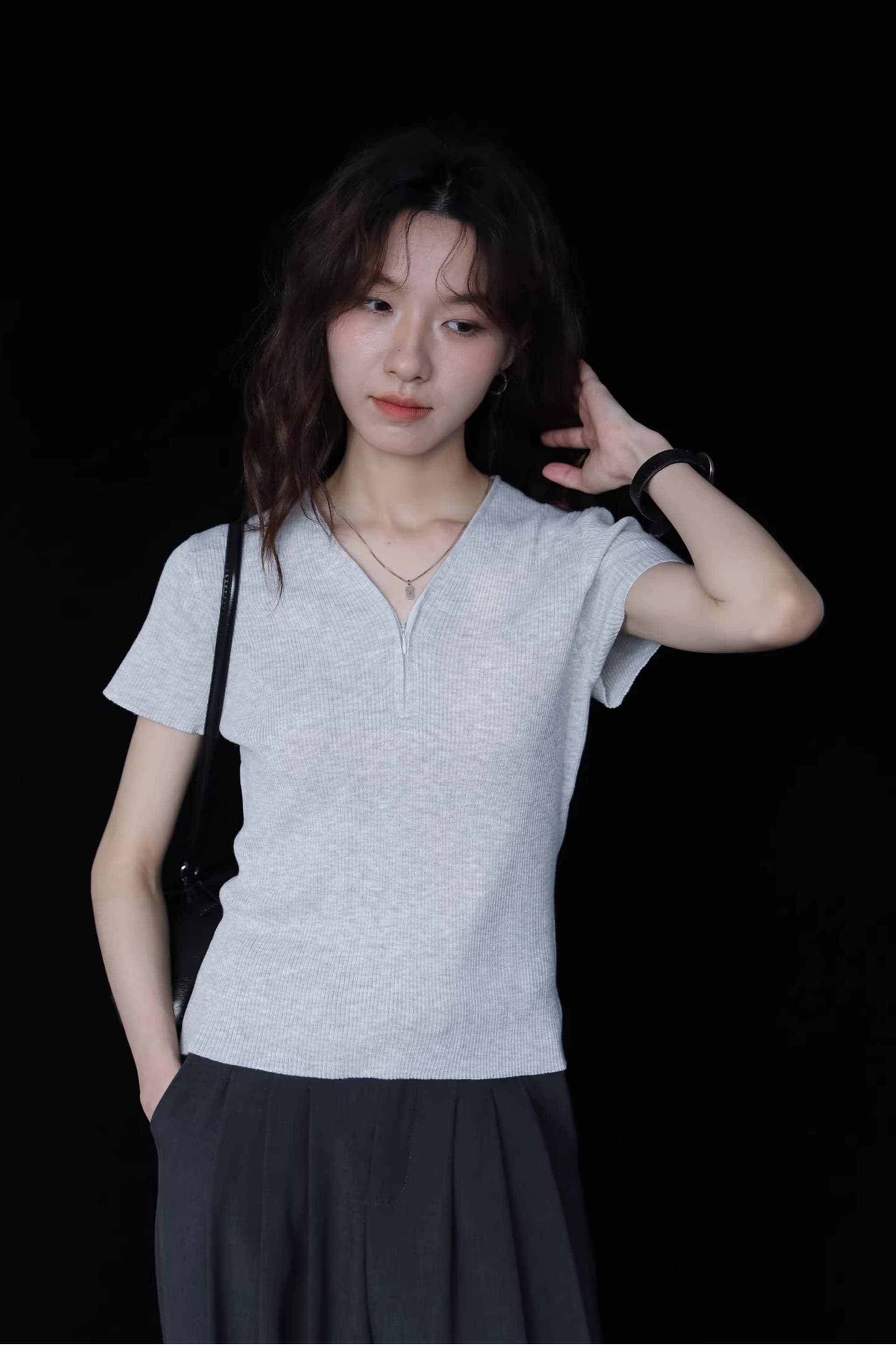 레트로 출퇴근 바람 반팔 티셔츠 여성 여름 몸매 가꾸기 V넥 디자인 센스 회색 풀오버 여름 니트 미니멀리즘 맨위 서비스 상세 이미지 5