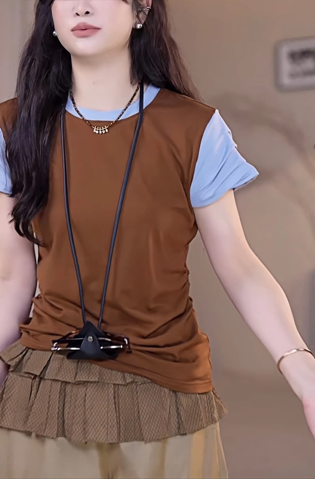여름 새로운 한 부서 패치워크 품격 배색 디자인 라운드 넥 슬림해 보이는 표지 고기 티셔츠 이미지 3