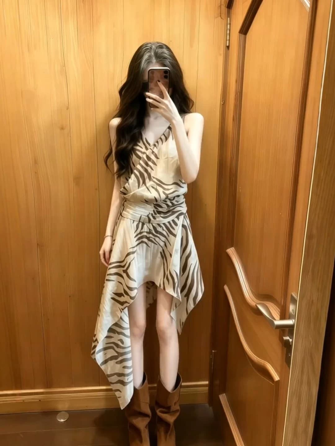 휴일 낭만주의 바람 얼룩말 곡물 V넥 슬립 드레스 2026 새로운 비대칭 디자인 센스 롱 스커트 고급 센스 이미지 2