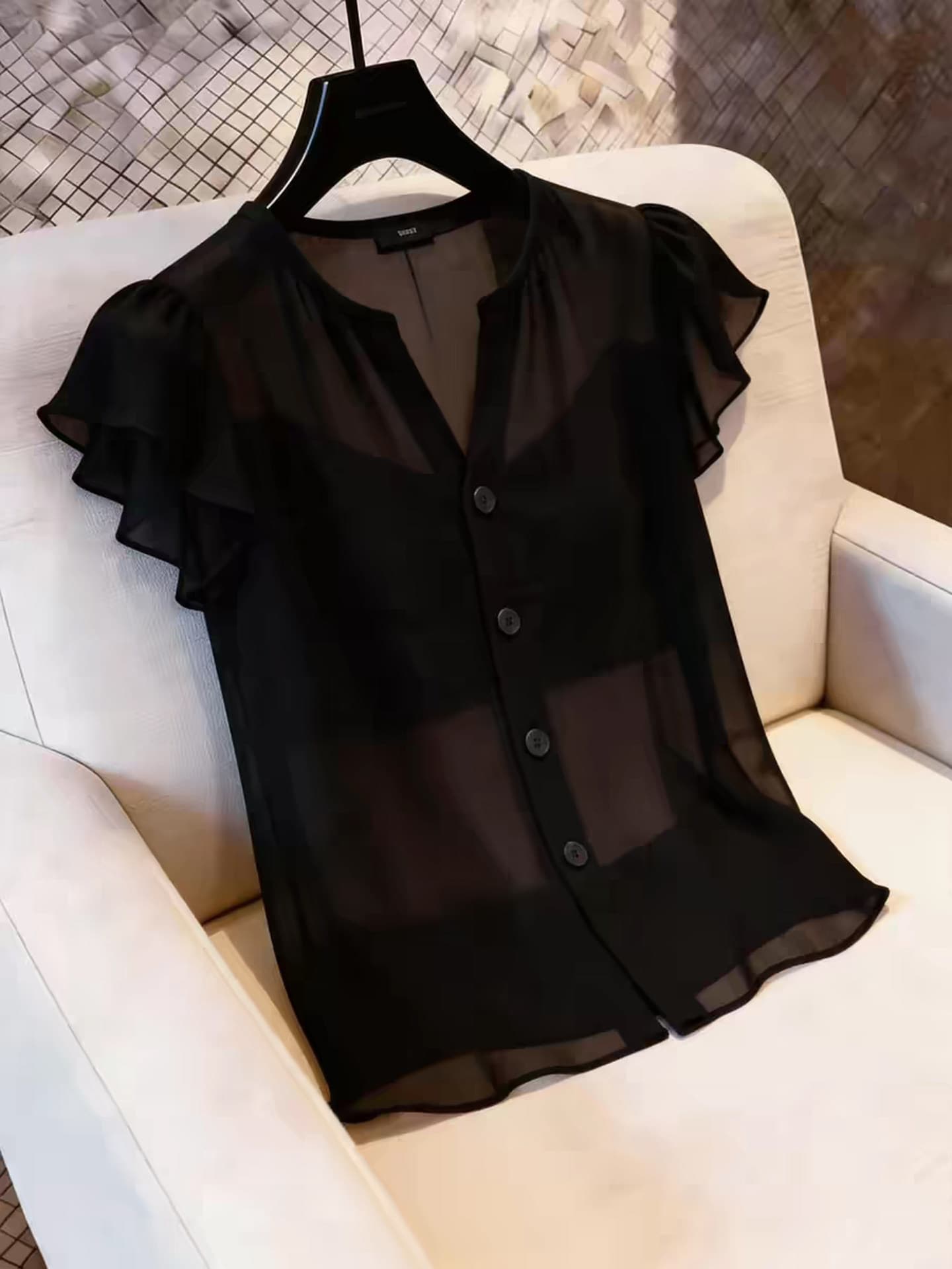 프랑스식 빛 요리 한 바람 검정색 Tulle 반팔 맨위 여성 2026 여름 새로운 프릴 싱글 줄 버튼 연령 감소 슬림해 보이는