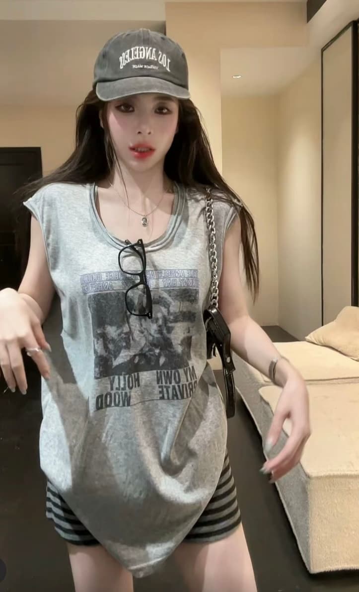 huihui 여름 한 부서 핫걸 바람 프린트 슬림해 보이는 반팔 티셔츠 맨위 가져 가라. 스트라이프 치마 세트 이미지 4