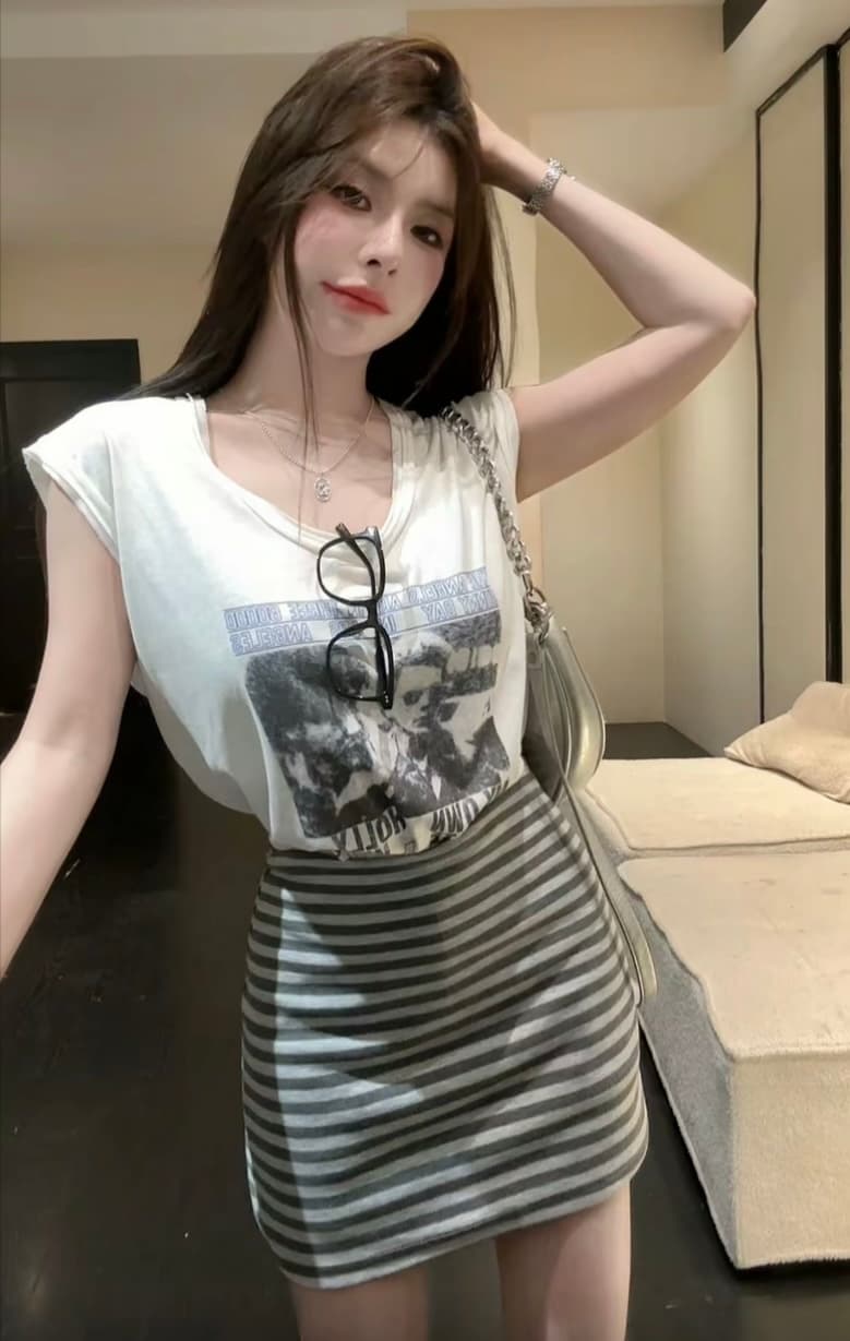 huihui 여름 한 부서 핫걸 바람 프린트 슬림해 보이는 반팔 티셔츠 맨위 가져 가라. 스트라이프 치마 세트 상세 이미지 3