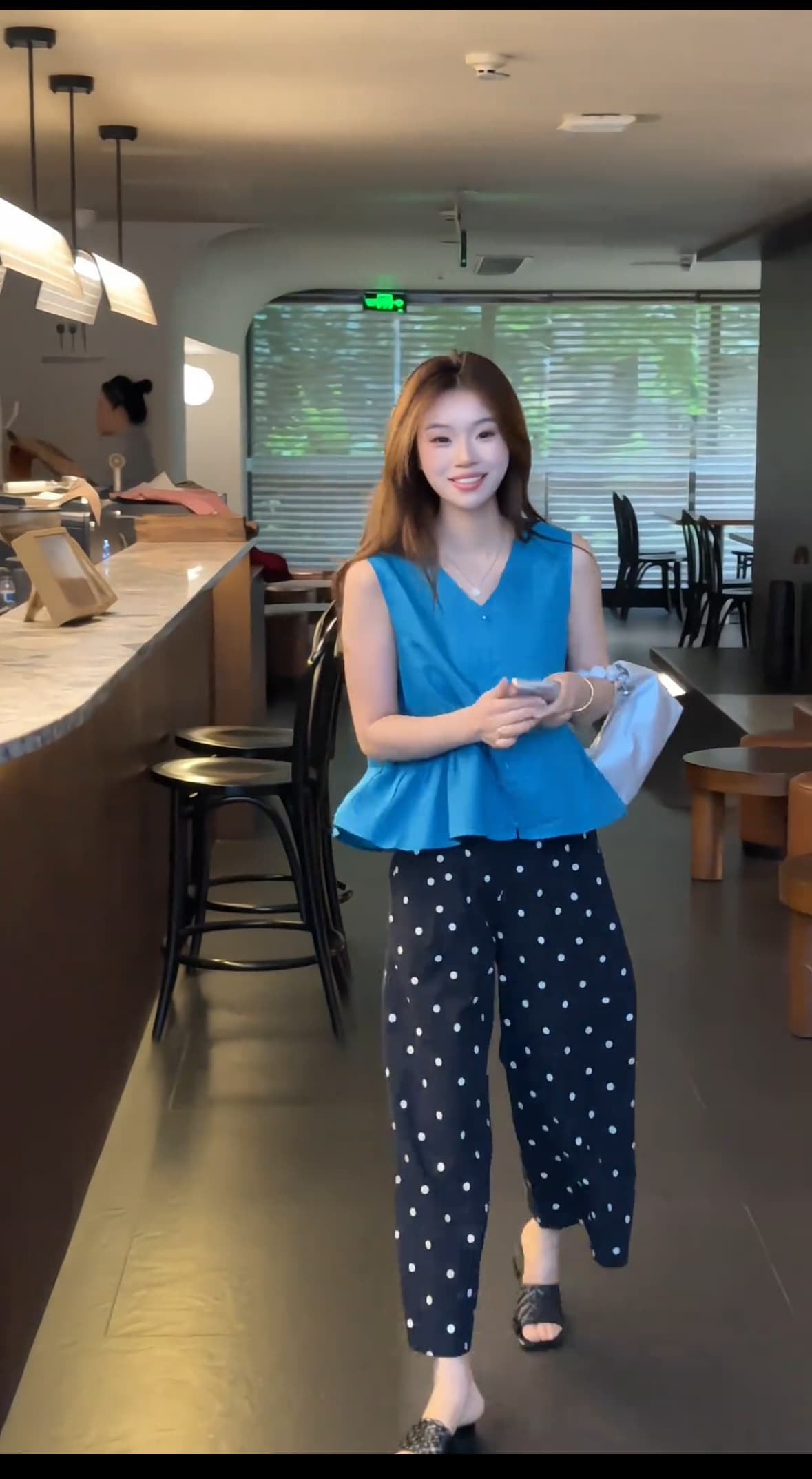 여름 한 부서 민소매 프릴 밑단 싱글 줄 버튼 작은 셔츠 맨위 도트 무늬 바지 이미지 4