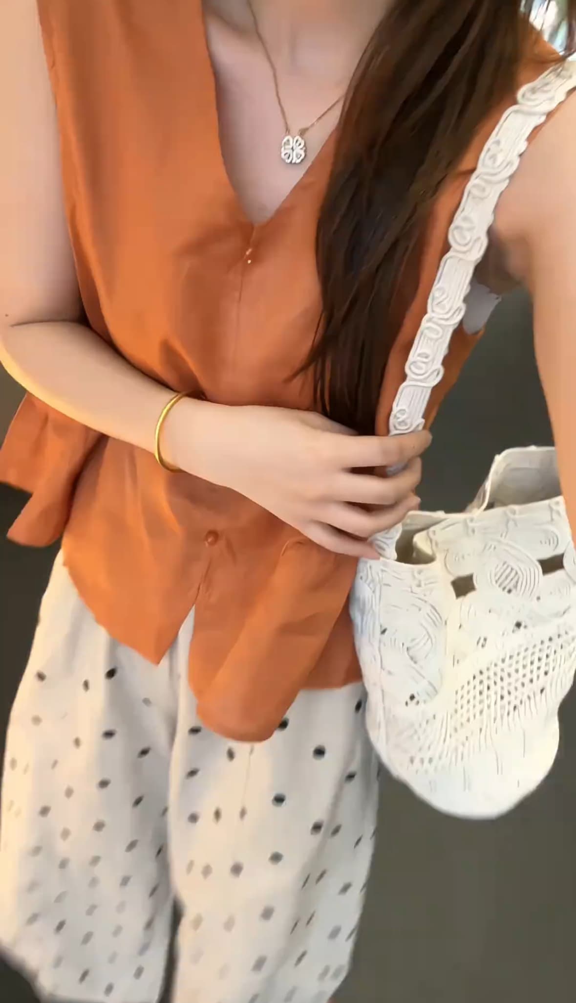 여름 한 부서 민소매 프릴 밑단 싱글 줄 버튼 작은 셔츠 맨위 도트 무늬 바지 상세 이미지 5