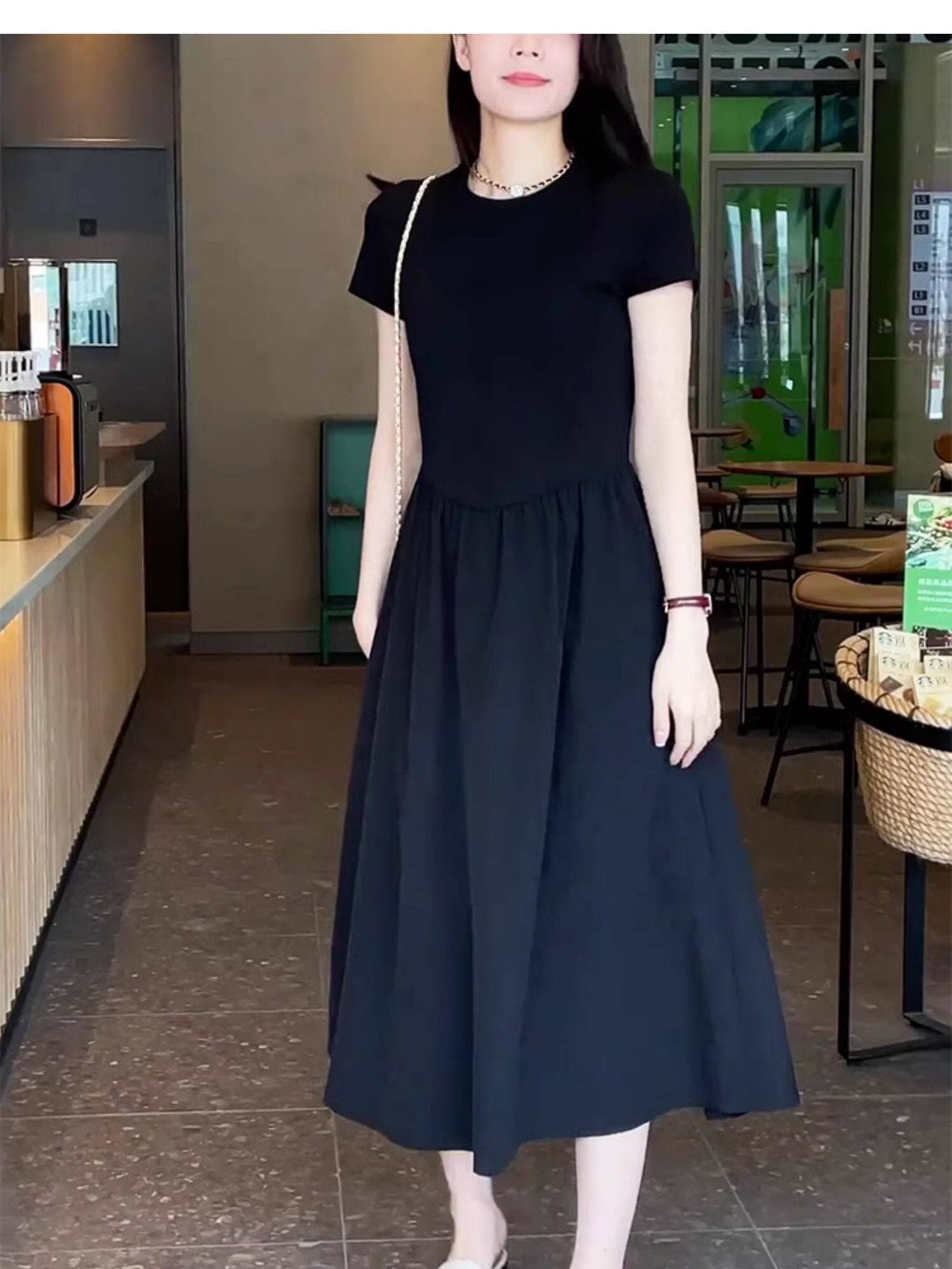 검정색 라운드 넥 반팔 여성 드레스 2026 여름 새로운 허리 수축 슬림해 보이는 외국 가스 고급 센스 빅 사이즈 치마 트렌디 상세 이미지 4